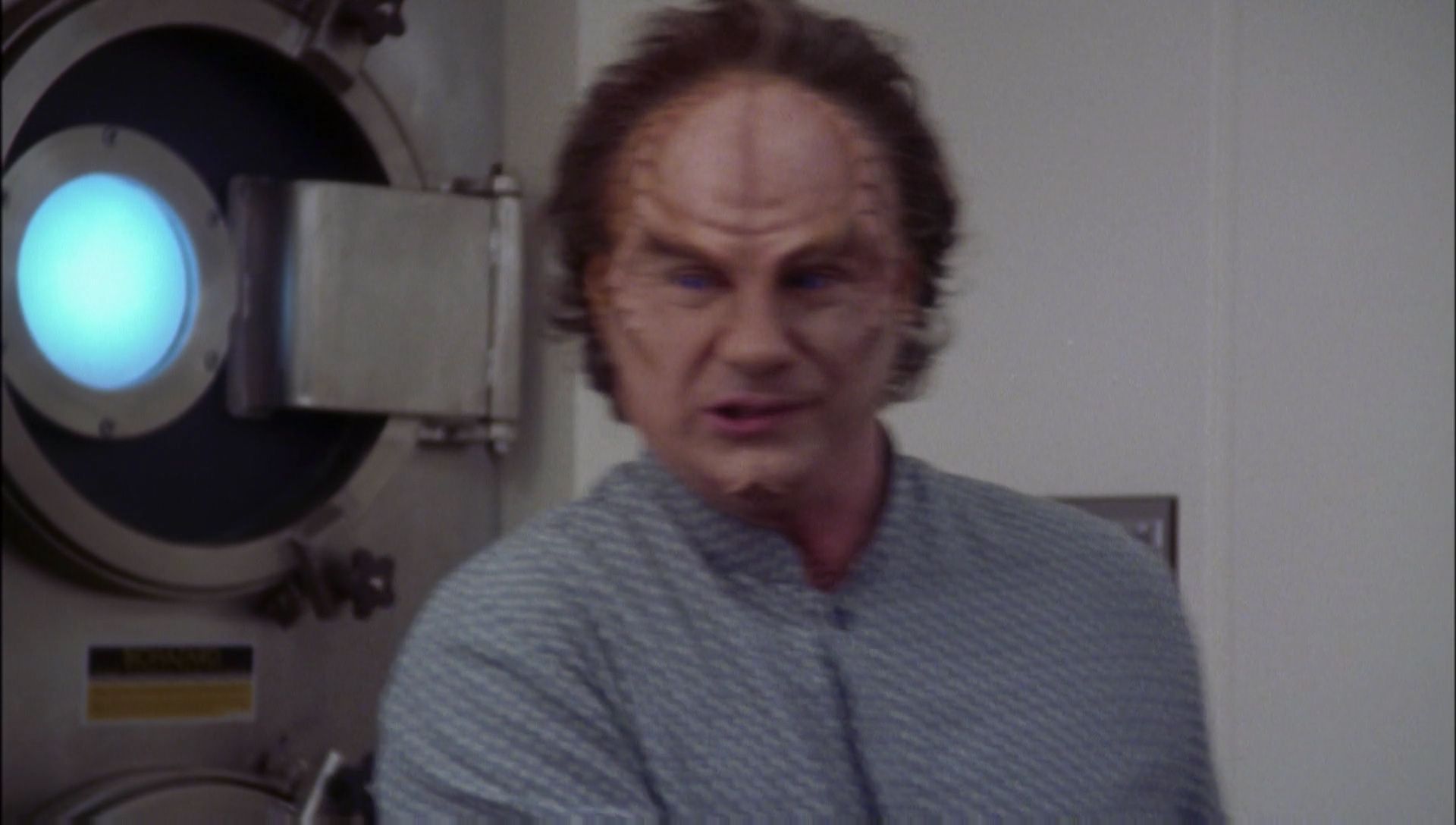 ariane179254_Enterprise_1x01-1x02_BrokenBow_1544.jpg