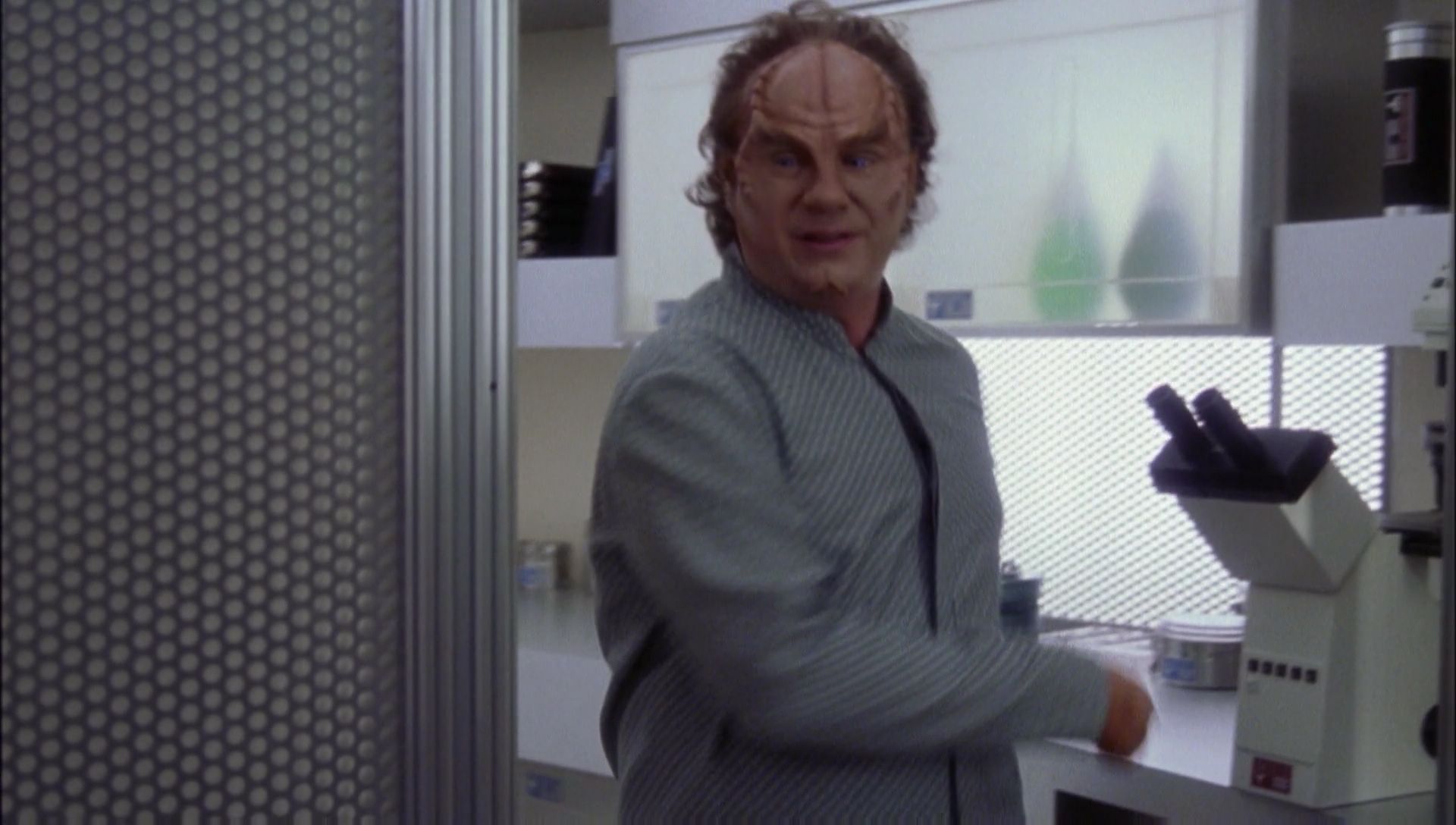 ariane179254_Enterprise_1x01-1x02_BrokenBow_1551.jpg