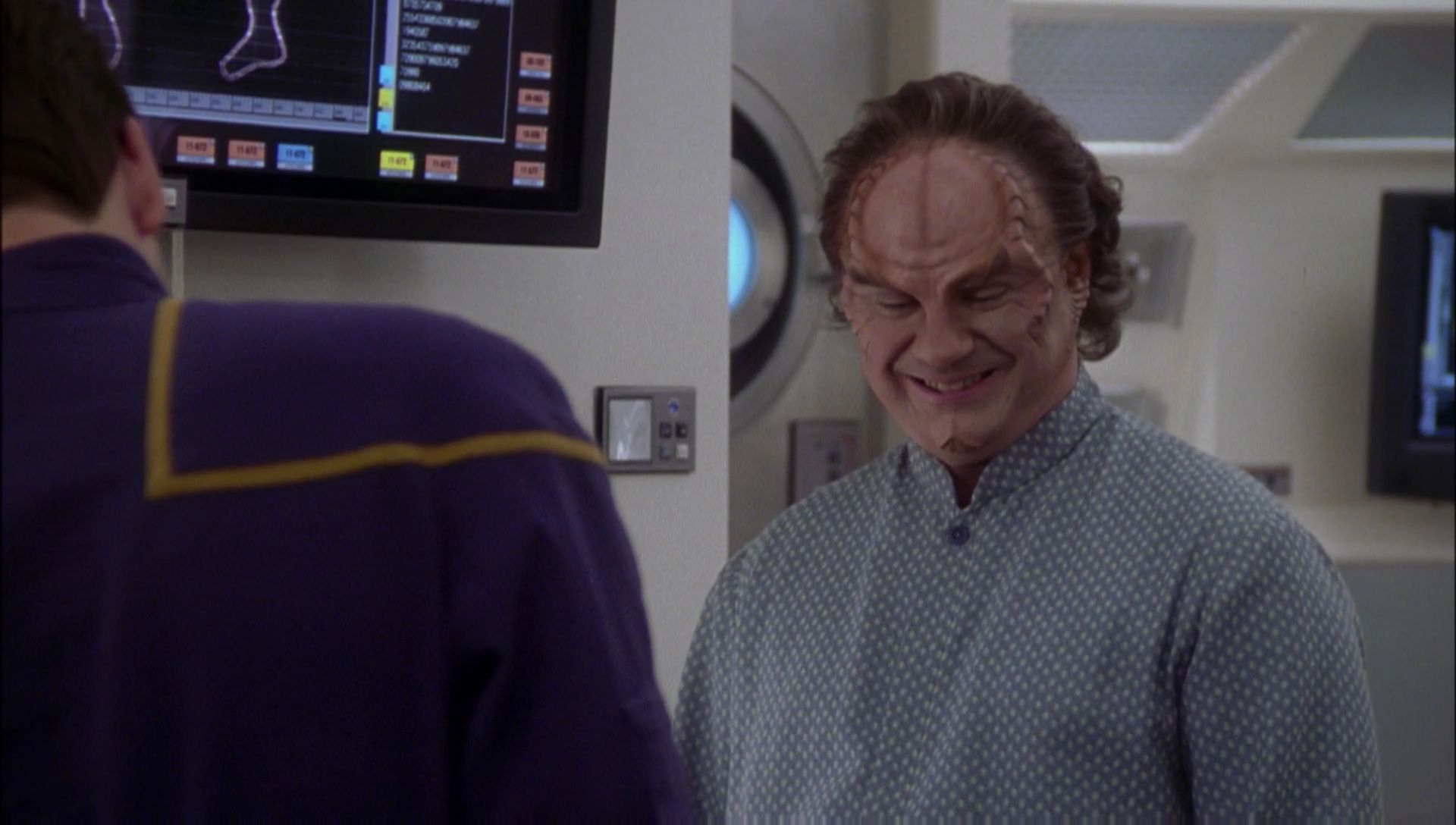 ariane179254_Enterprise_1x01-1x02_BrokenBow_1574.jpg