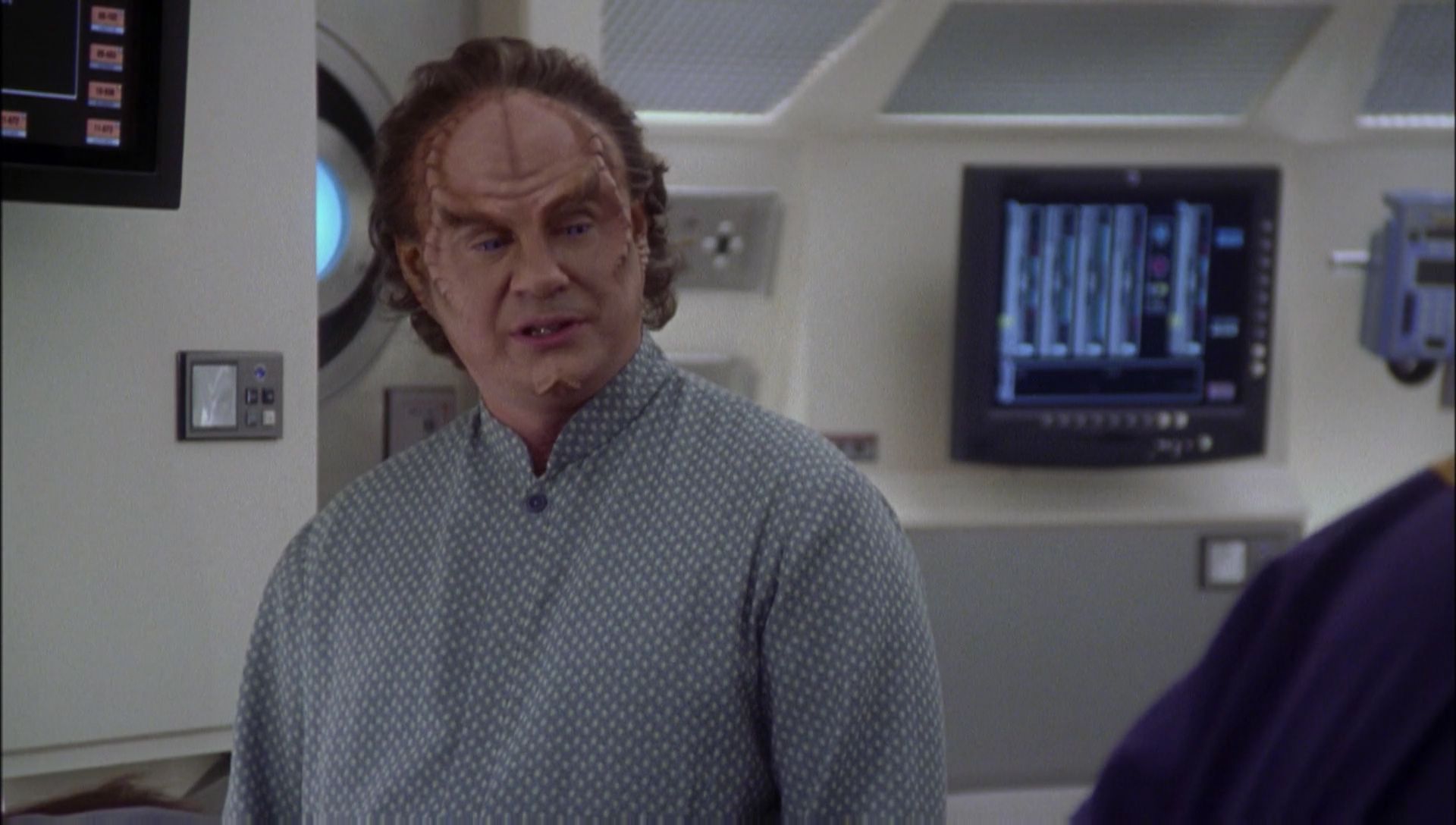 ariane179254_Enterprise_1x01-1x02_BrokenBow_1590.jpg