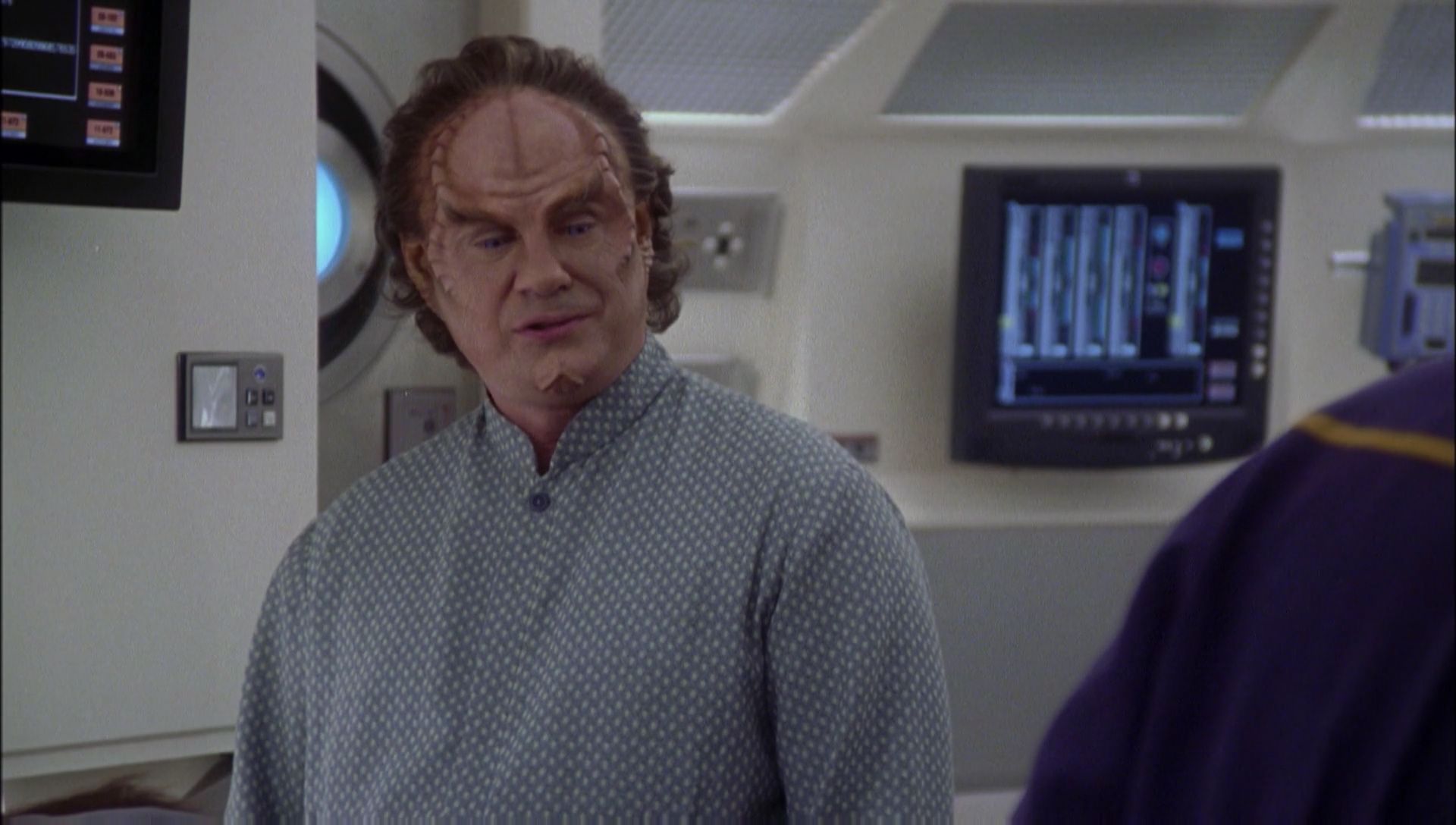 ariane179254_Enterprise_1x01-1x02_BrokenBow_1591.jpg