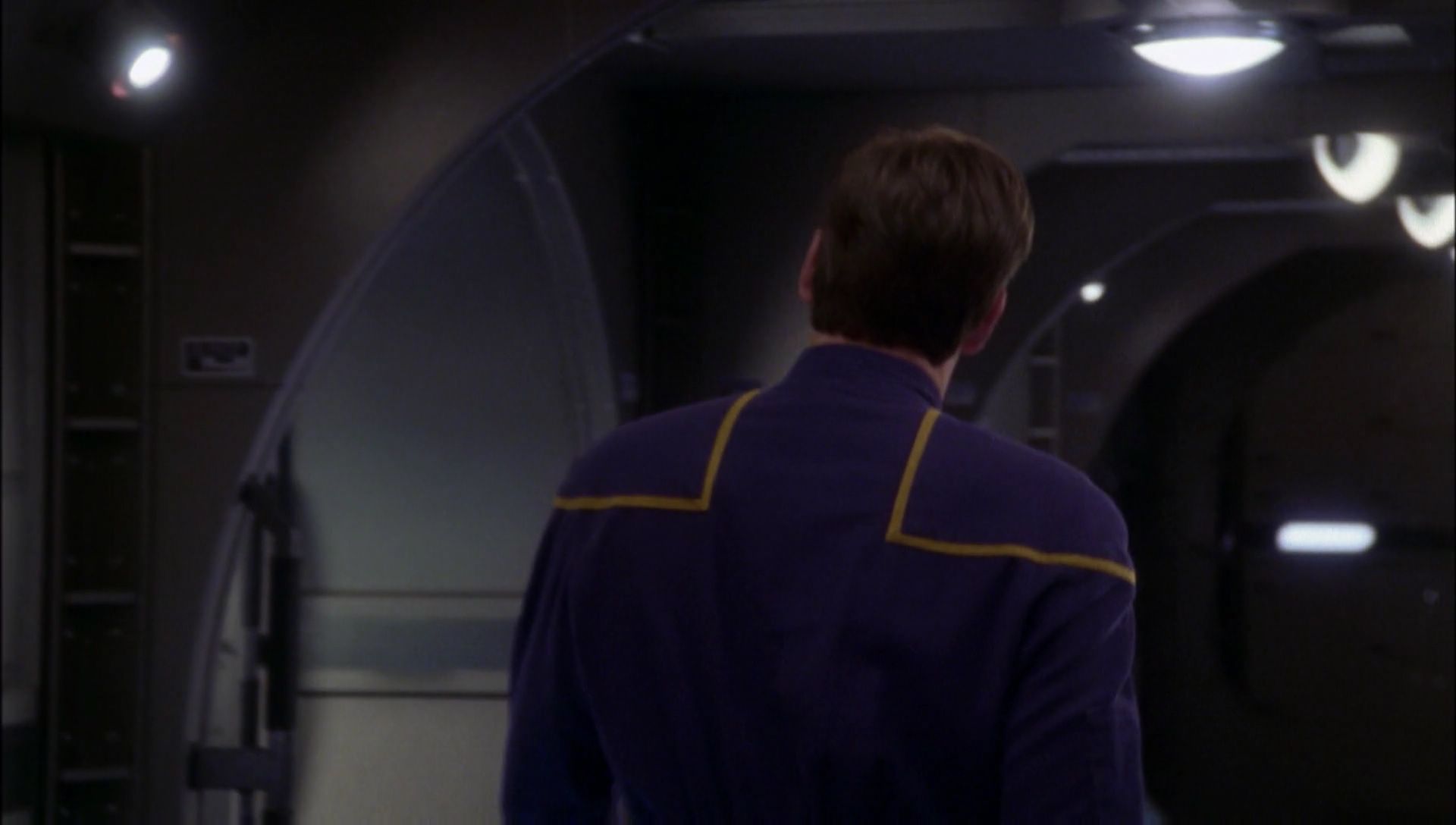 ariane179254_Enterprise_1x01-1x02_BrokenBow_1611.jpg