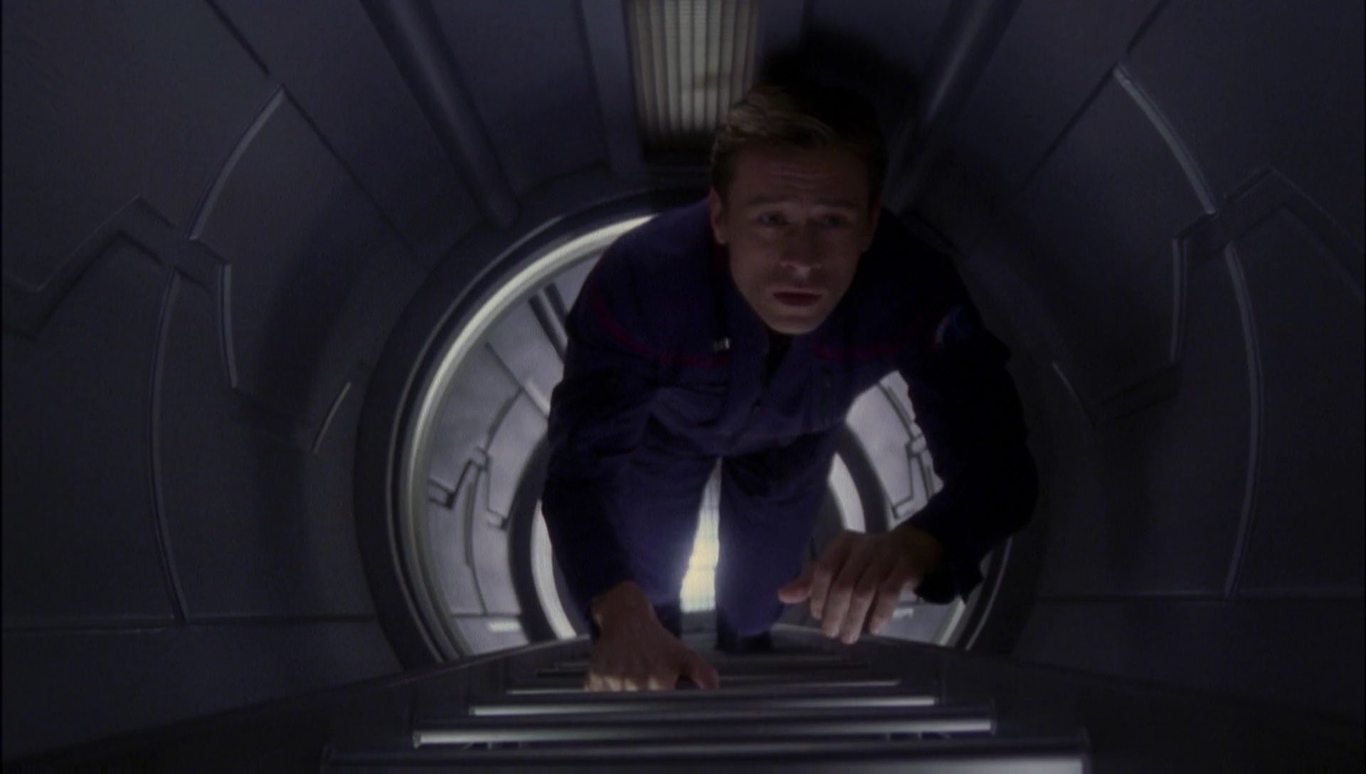 ariane179254_Enterprise_1x01-1x02_BrokenBow_1615.jpg