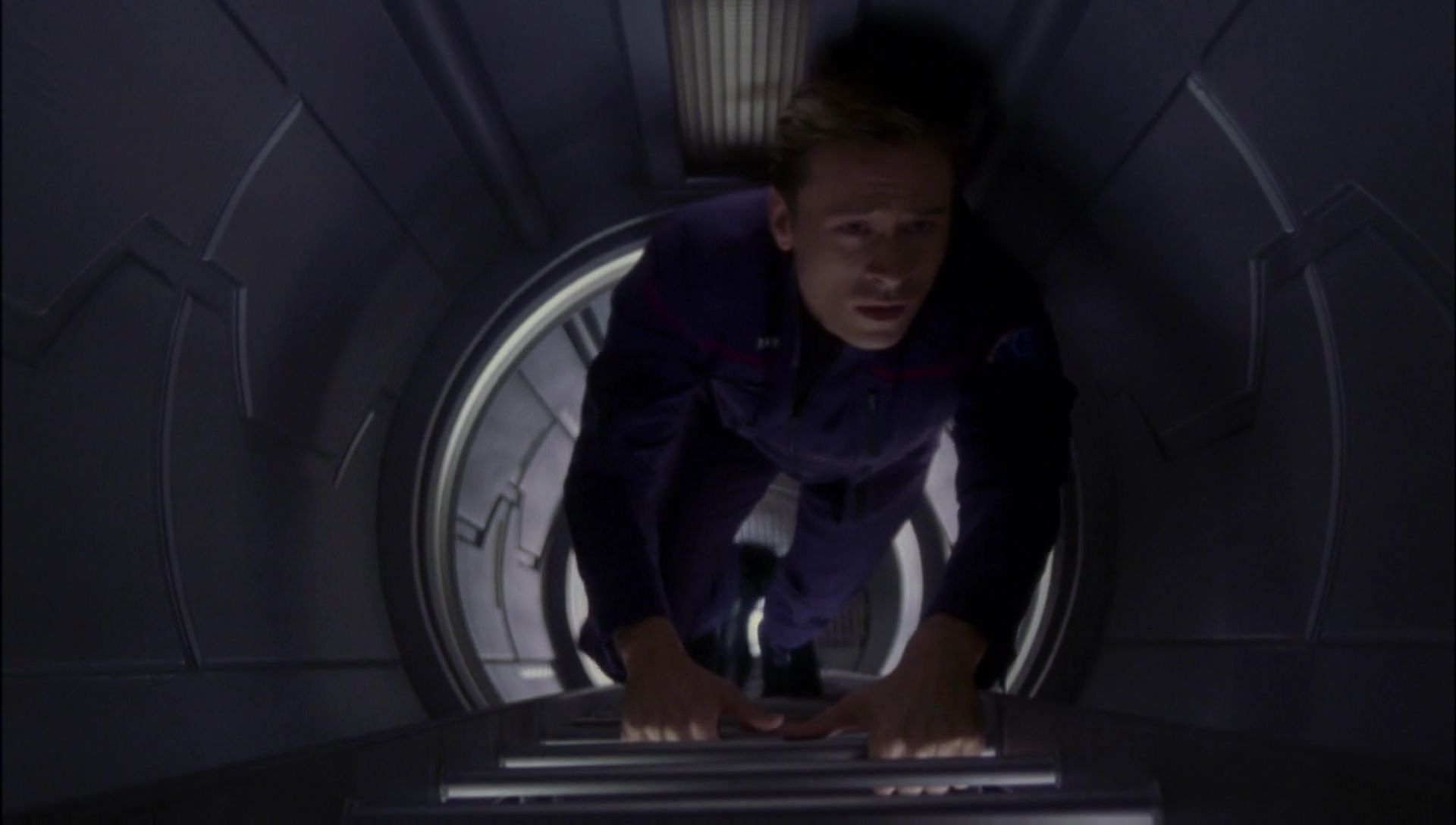 ariane179254_Enterprise_1x01-1x02_BrokenBow_1616.jpg