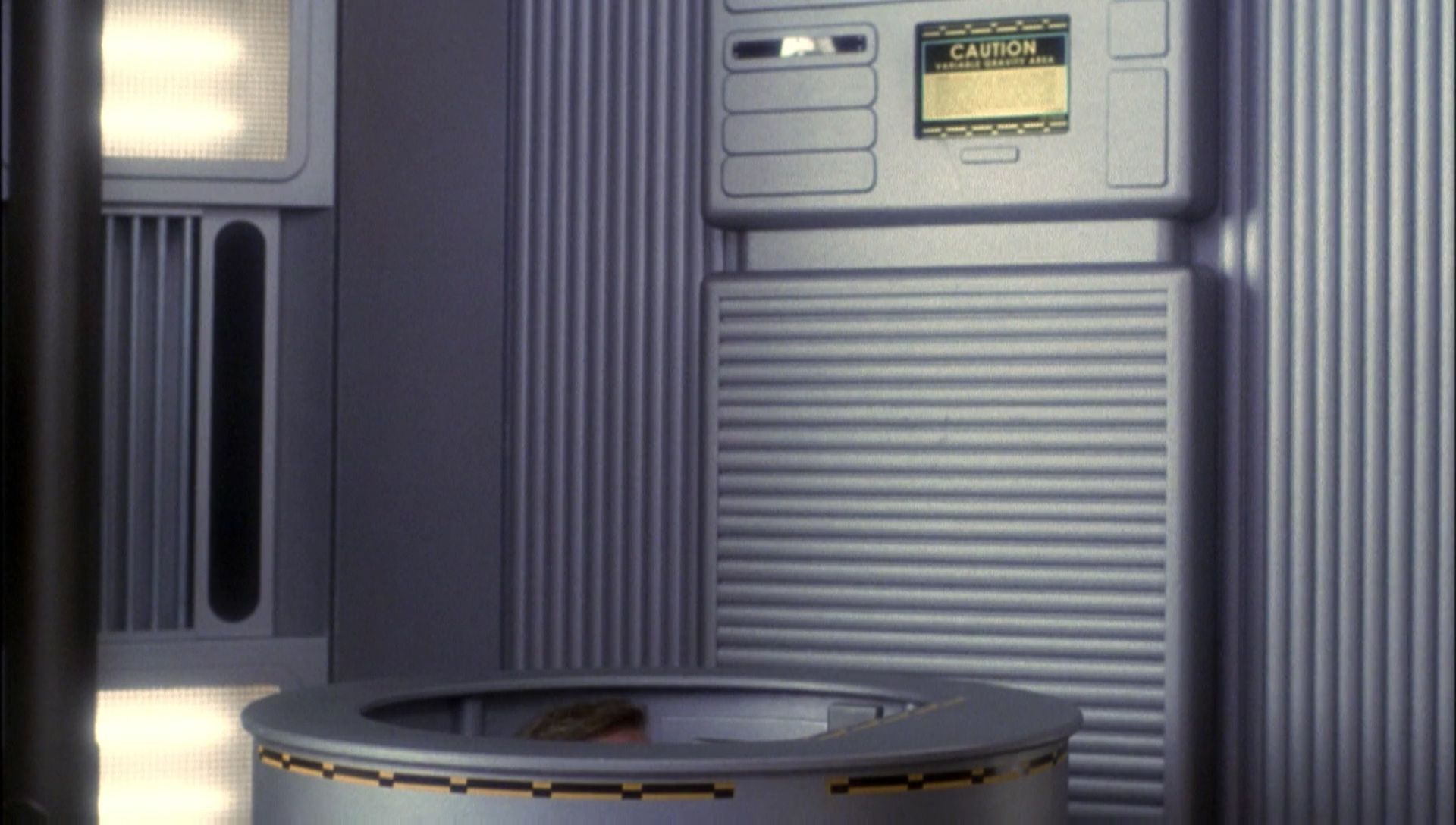 ariane179254_Enterprise_1x01-1x02_BrokenBow_1619.jpg