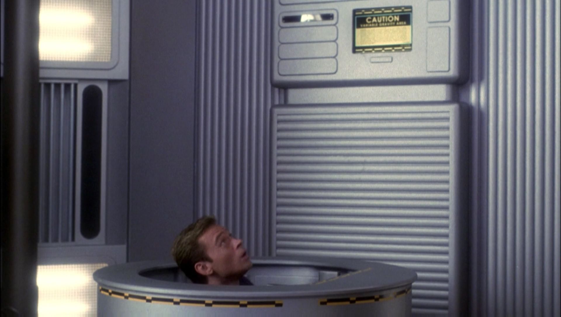 ariane179254_Enterprise_1x01-1x02_BrokenBow_1620.jpg