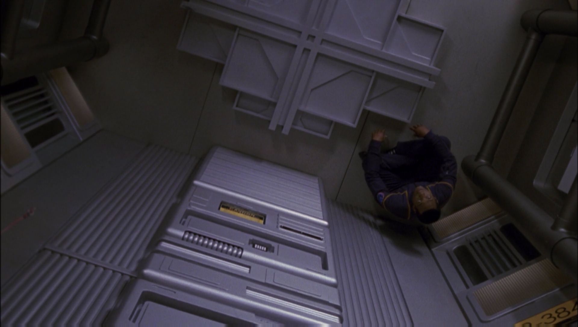 ariane179254_Enterprise_1x01-1x02_BrokenBow_1633.jpg