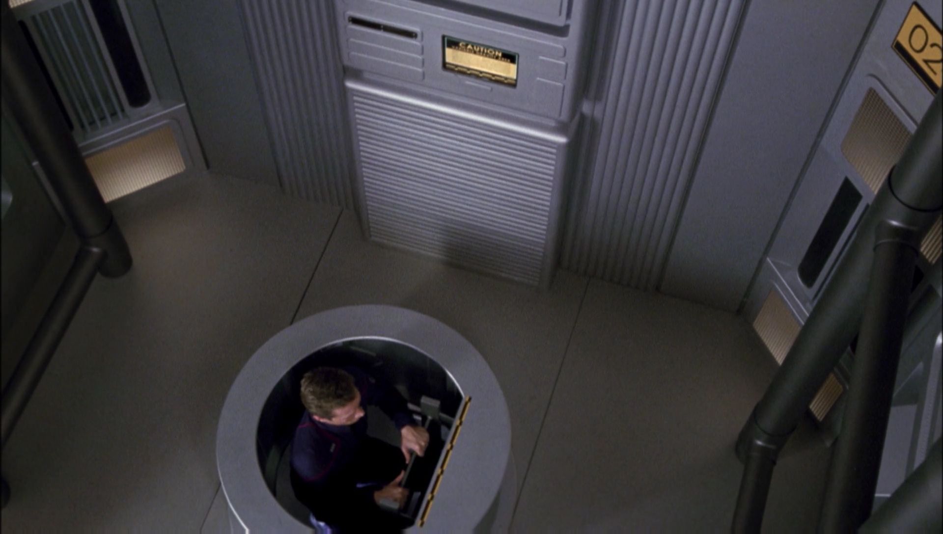 ariane179254_Enterprise_1x01-1x02_BrokenBow_1644.jpg