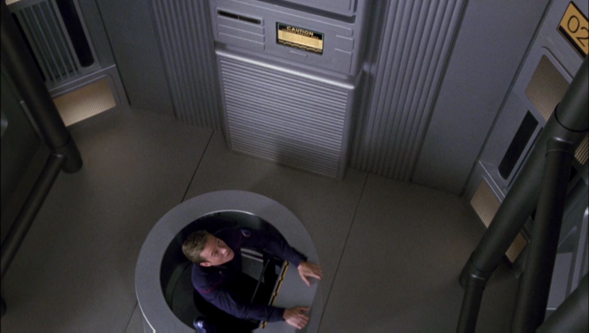 ariane179254_Enterprise_1x01-1x02_BrokenBow_1646.jpg