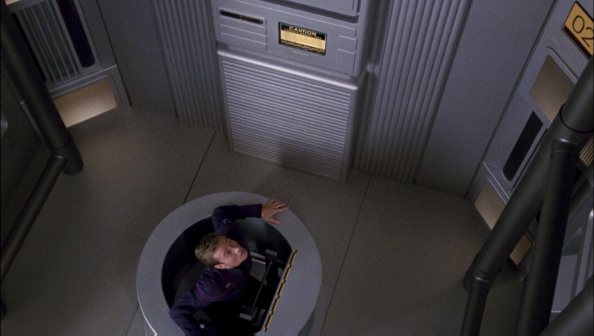 ariane179254_Enterprise_1x01-1x02_BrokenBow_1650.jpg