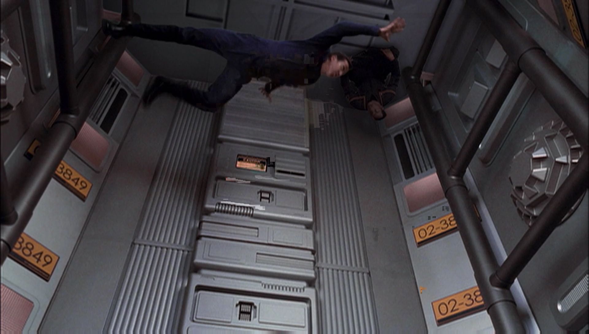 ariane179254_Enterprise_1x01-1x02_BrokenBow_1664.jpg