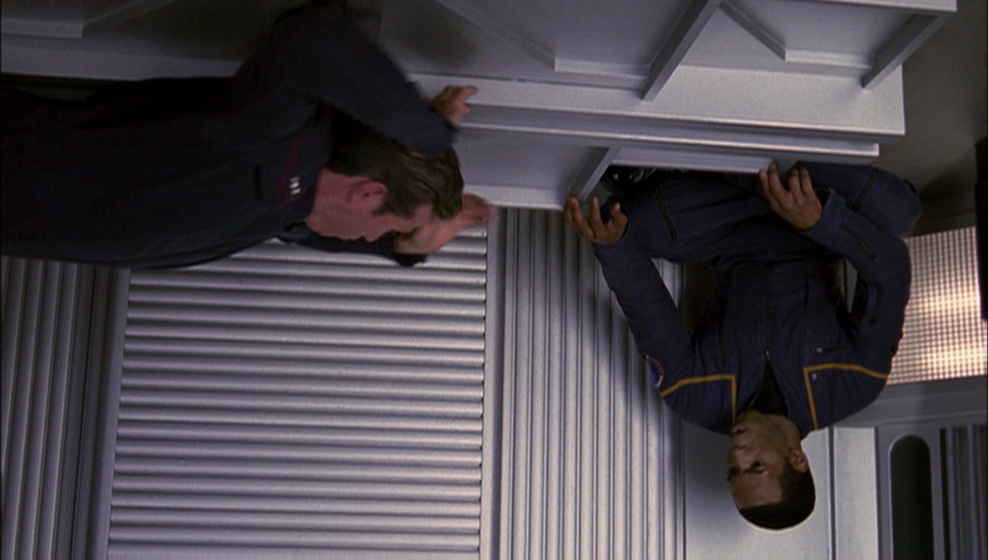 ariane179254_Enterprise_1x01-1x02_BrokenBow_1666.jpg