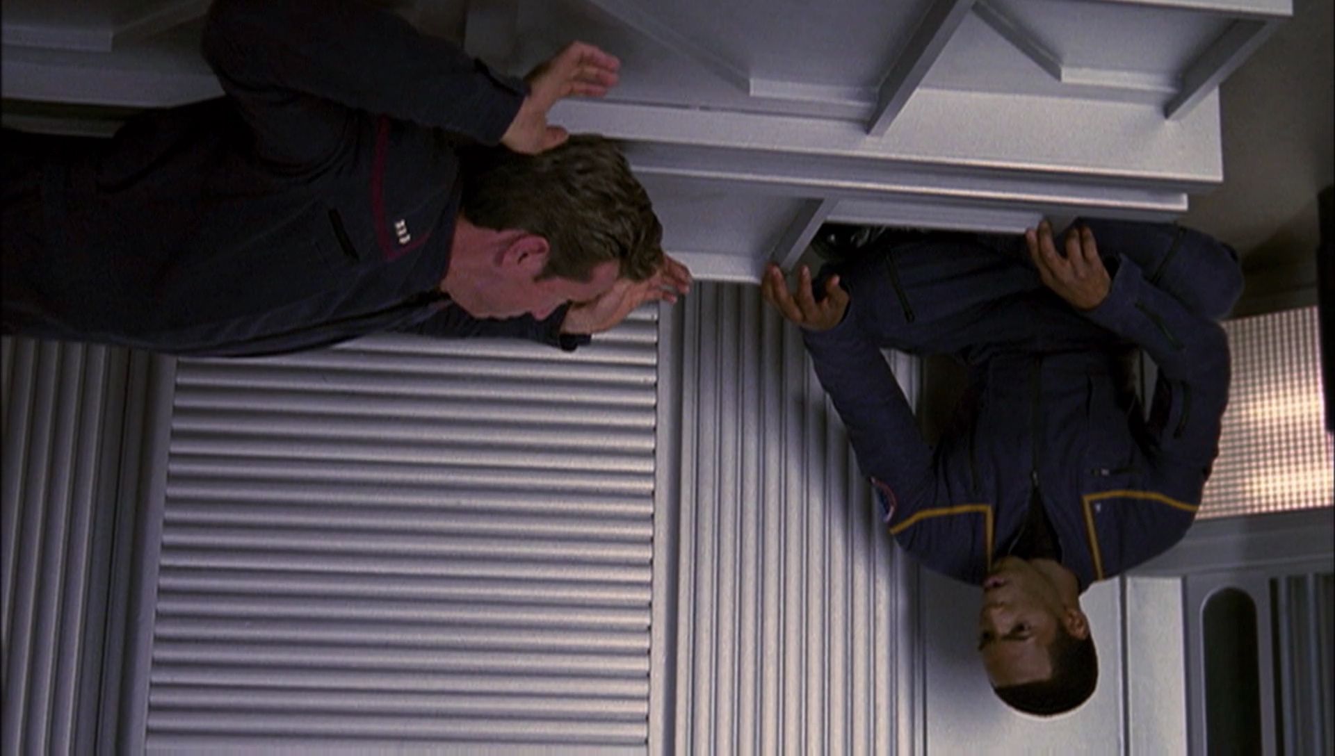 ariane179254_Enterprise_1x01-1x02_BrokenBow_1667.jpg