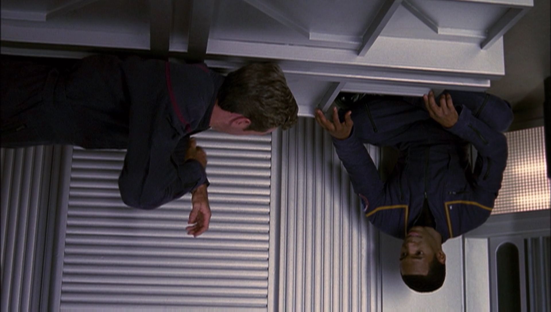 ariane179254_Enterprise_1x01-1x02_BrokenBow_1669.jpg