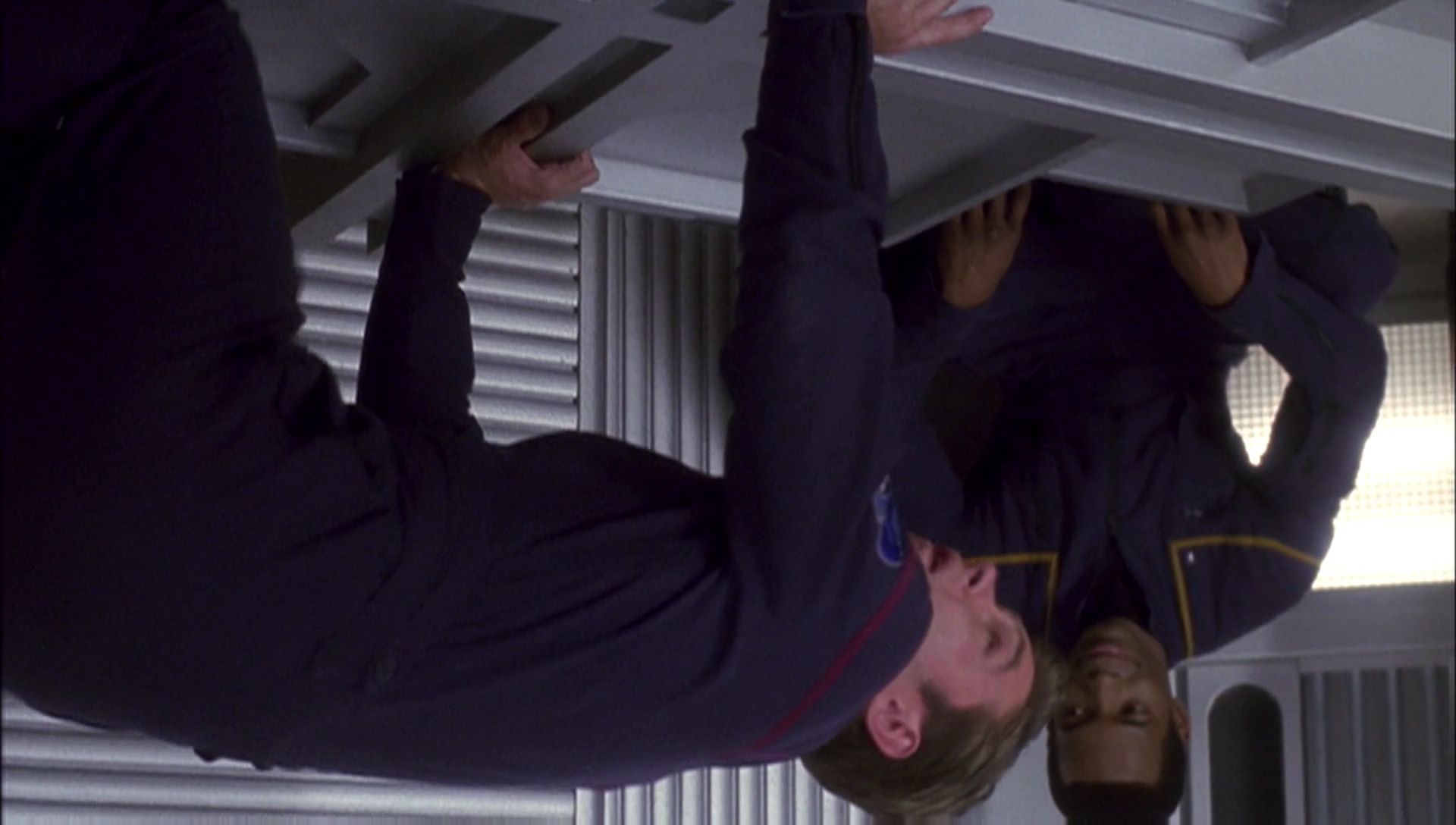ariane179254_Enterprise_1x01-1x02_BrokenBow_1674.jpg