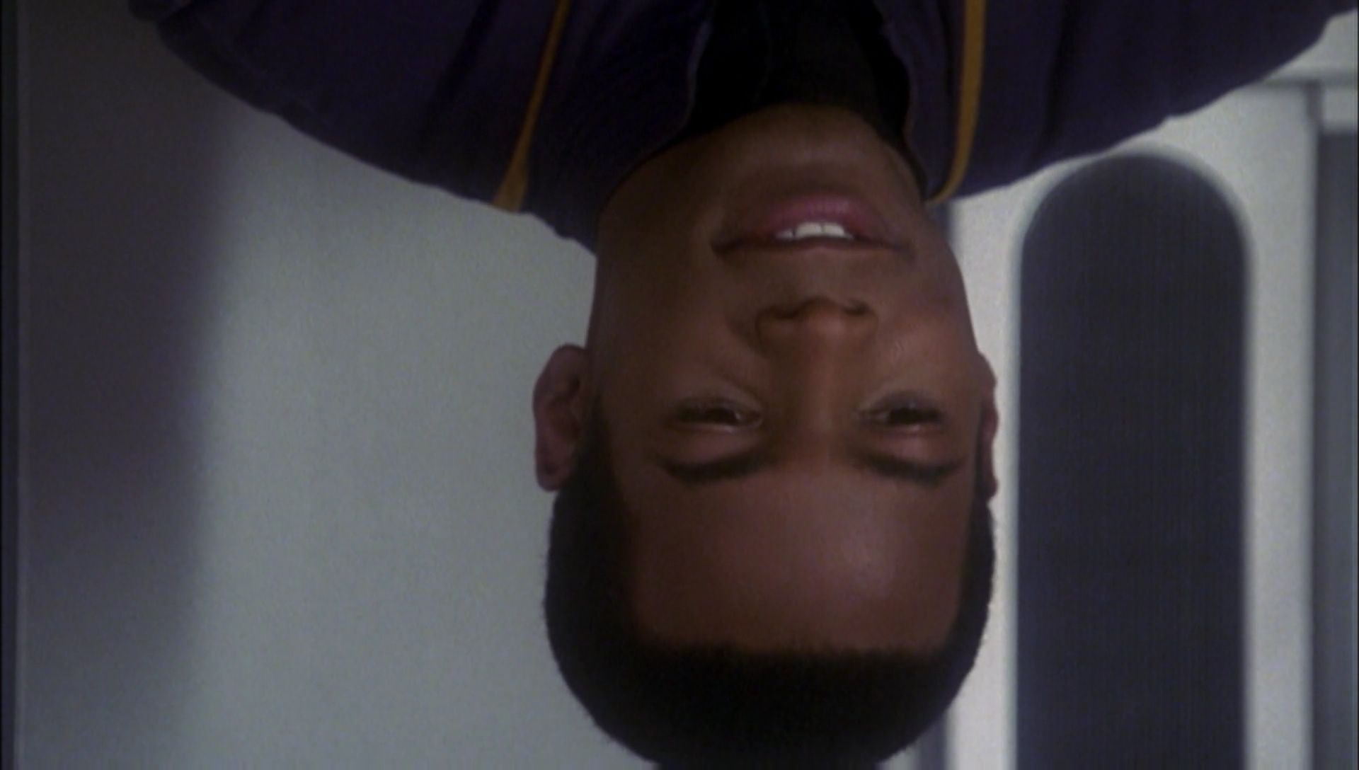 ariane179254_Enterprise_1x01-1x02_BrokenBow_1715.jpg