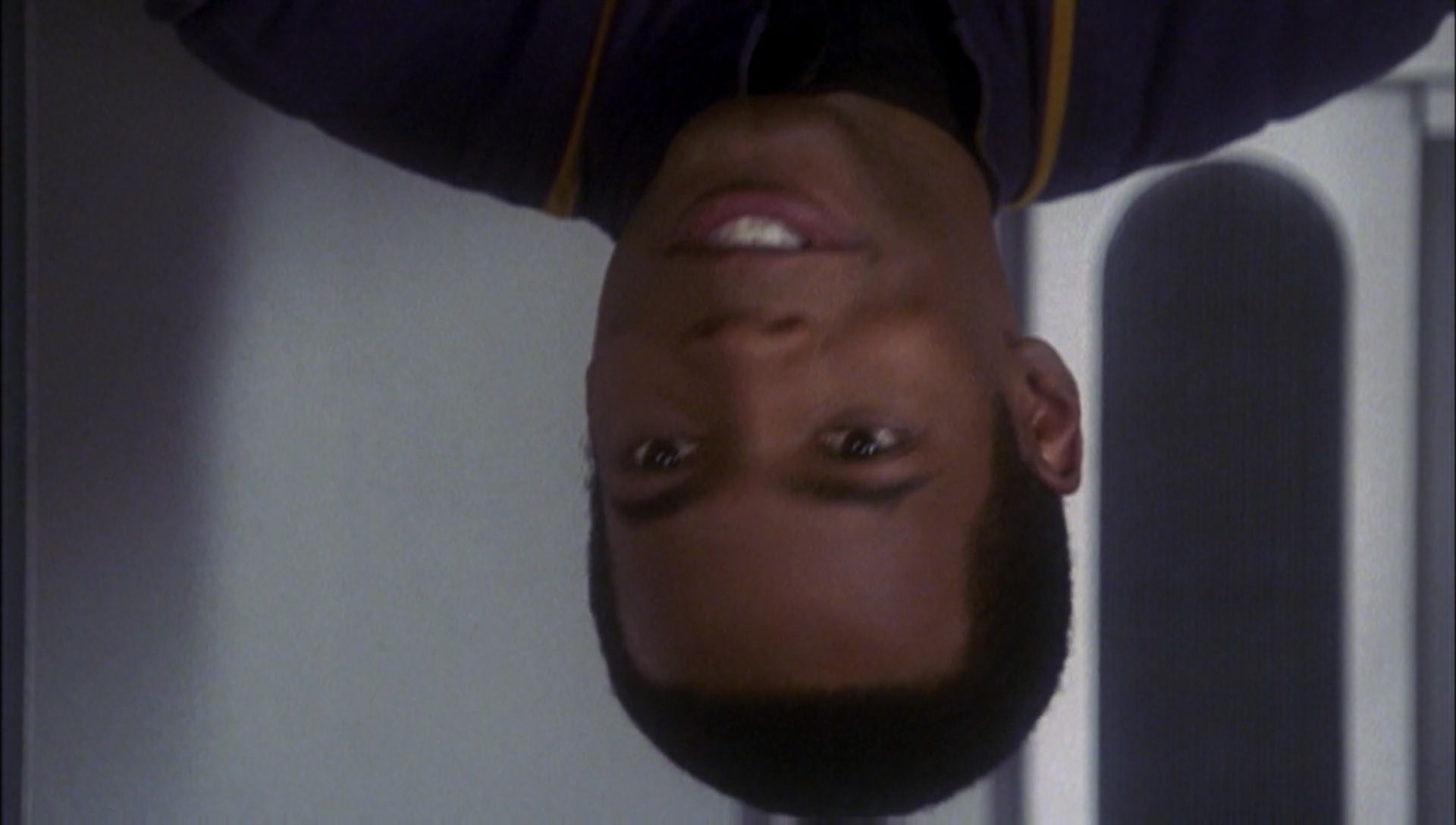 ariane179254_Enterprise_1x01-1x02_BrokenBow_1721.jpg