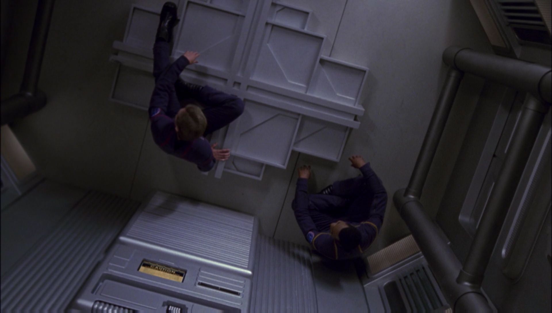 ariane179254_Enterprise_1x01-1x02_BrokenBow_1729.jpg