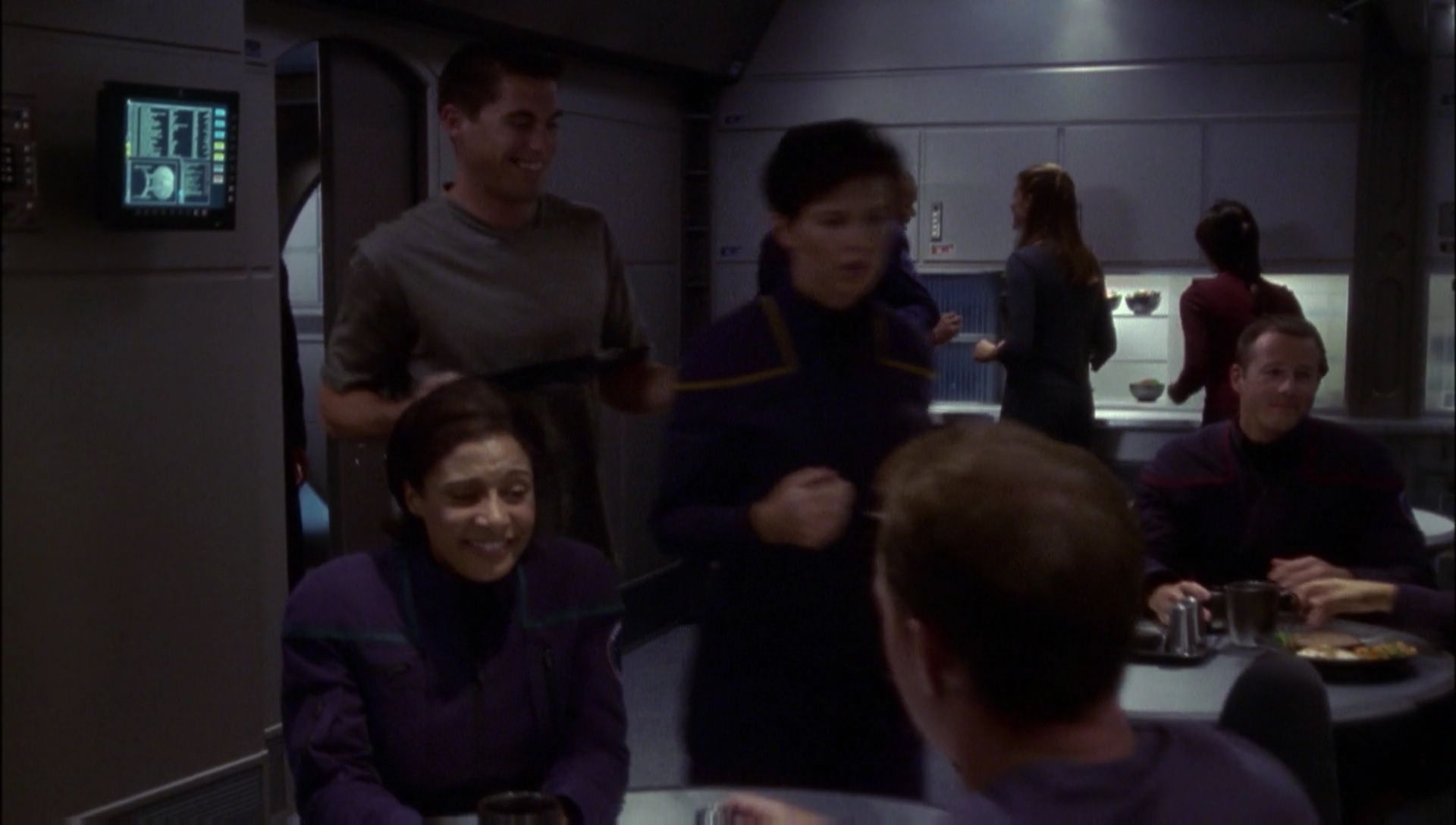 ariane179254_Enterprise_1x01-1x02_BrokenBow_1734.jpg