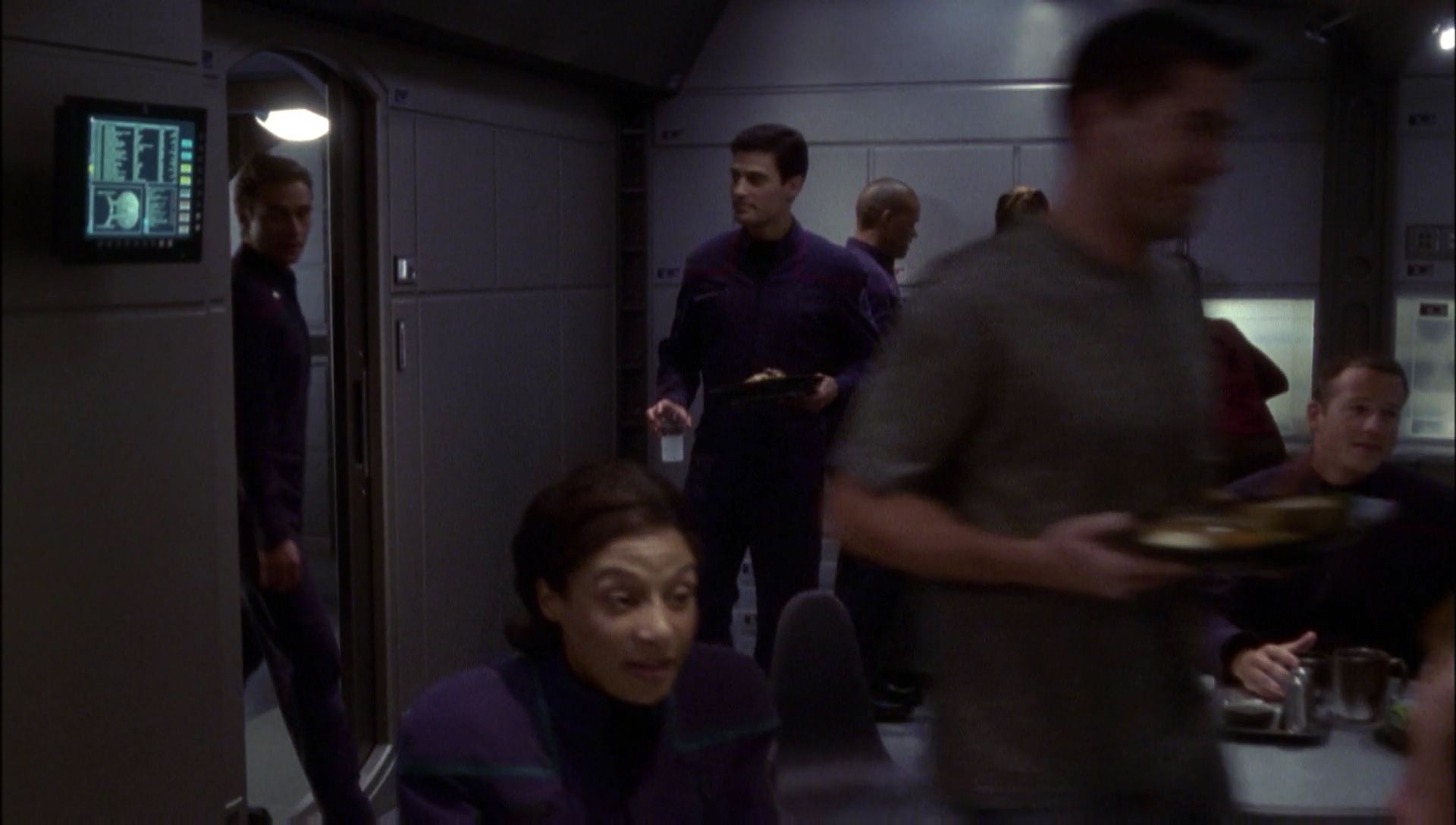 ariane179254_Enterprise_1x01-1x02_BrokenBow_1735.jpg