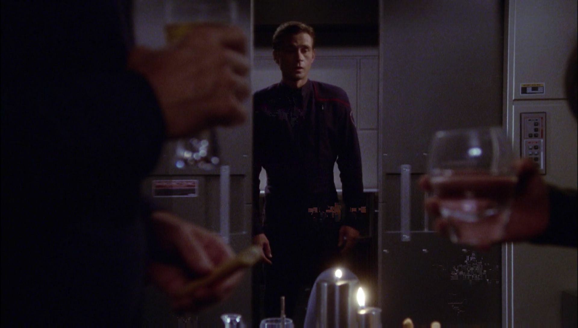 ariane179254_Enterprise_1x01-1x02_BrokenBow_1767.jpg