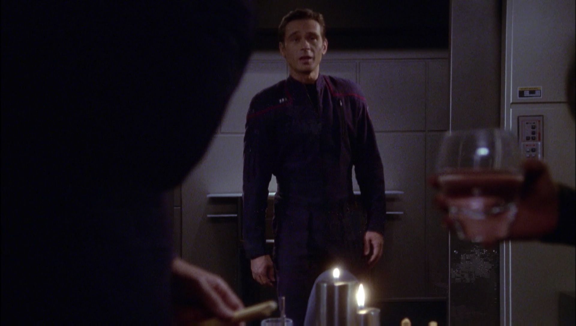 ariane179254_Enterprise_1x01-1x02_BrokenBow_1769.jpg