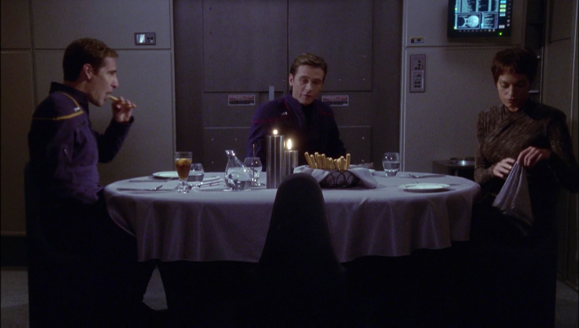 ariane179254_Enterprise_1x01-1x02_BrokenBow_1780.jpg