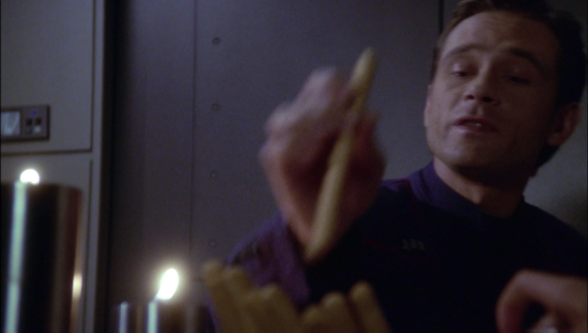 ariane179254_Enterprise_1x01-1x02_BrokenBow_1782.jpg