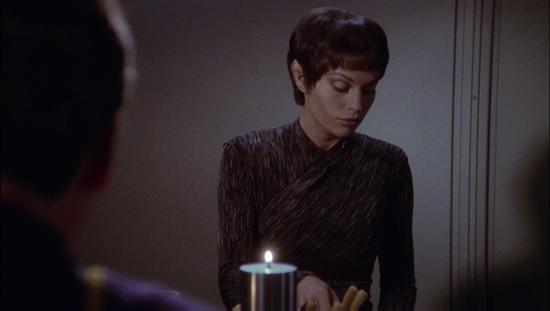 ariane179254_Enterprise_1x01-1x02_BrokenBow_1788.jpg