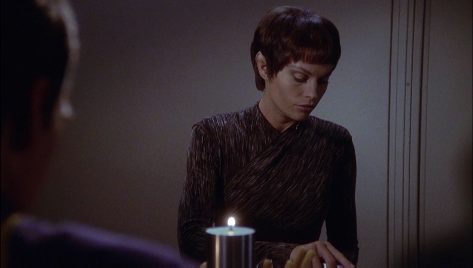 ariane179254_Enterprise_1x01-1x02_BrokenBow_1790.jpg