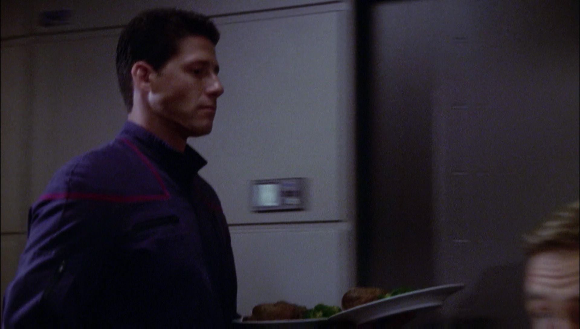 ariane179254_Enterprise_1x01-1x02_BrokenBow_1810.jpg
