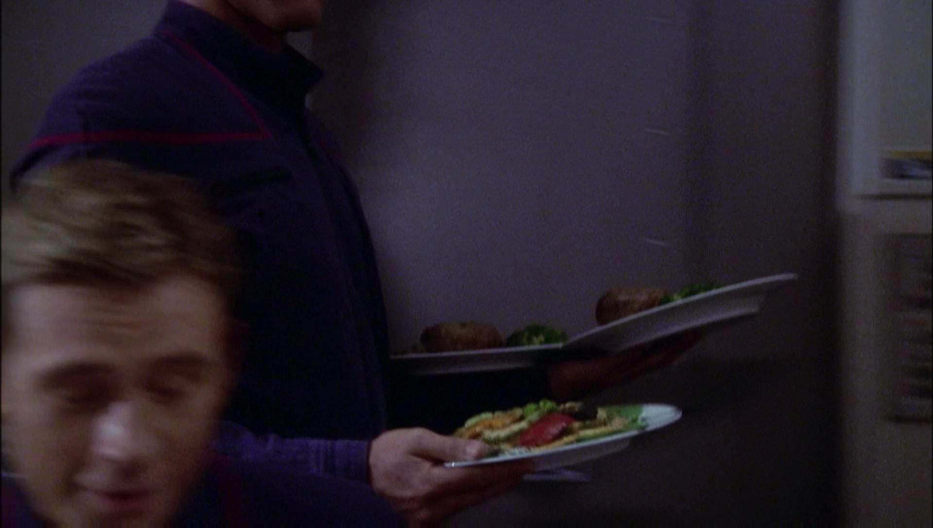 ariane179254_Enterprise_1x01-1x02_BrokenBow_1811.jpg