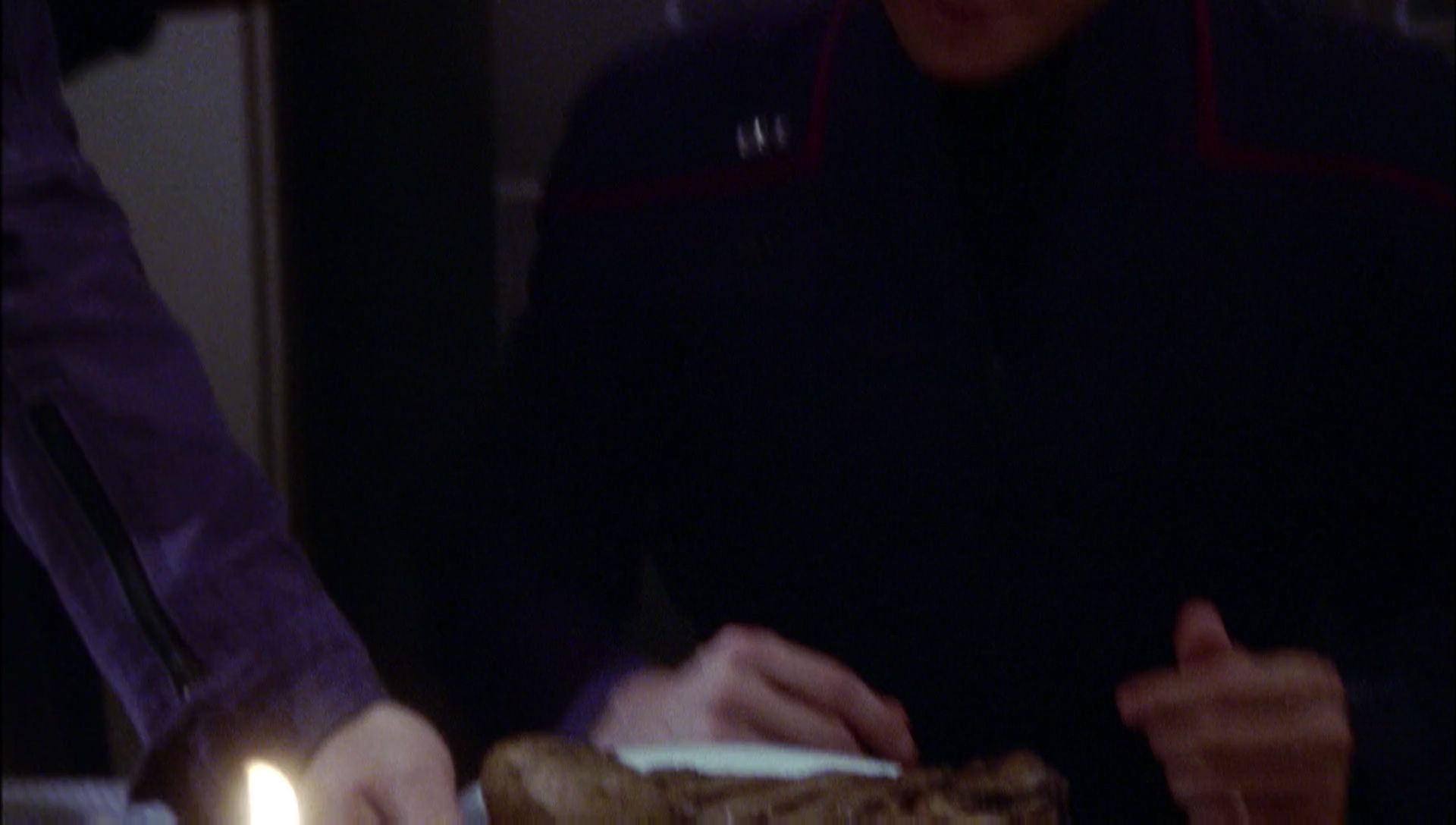 ariane179254_Enterprise_1x01-1x02_BrokenBow_1818.jpg
