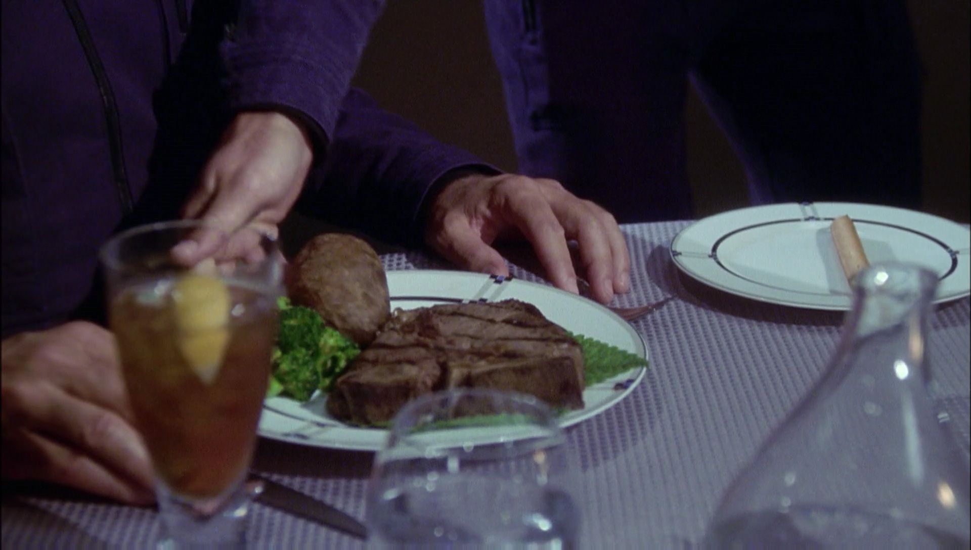 ariane179254_Enterprise_1x01-1x02_BrokenBow_1822.jpg