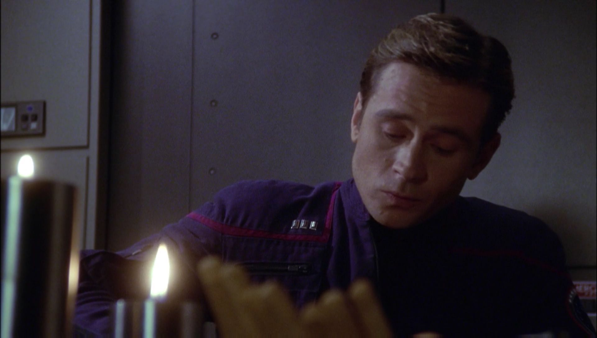 ariane179254_Enterprise_1x01-1x02_BrokenBow_1828.jpg
