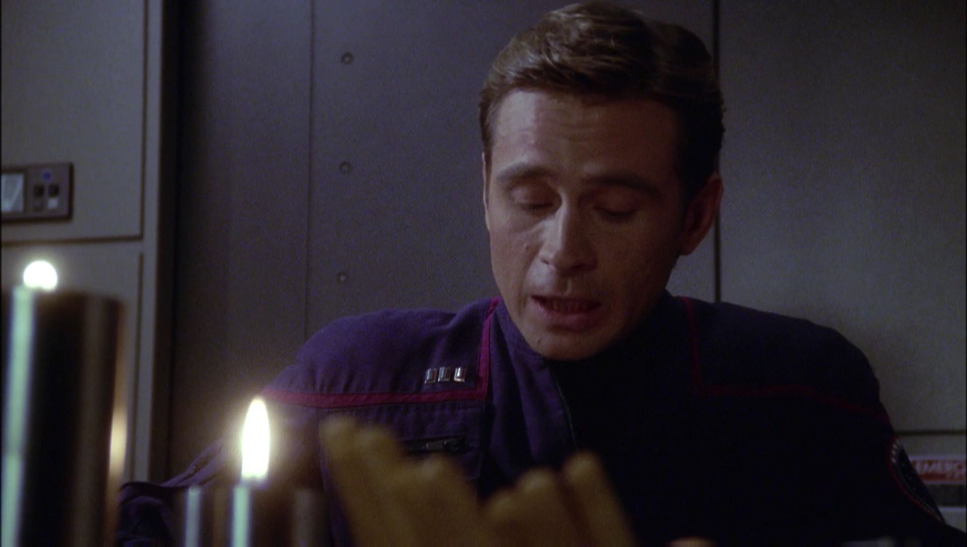ariane179254_Enterprise_1x01-1x02_BrokenBow_1830.jpg