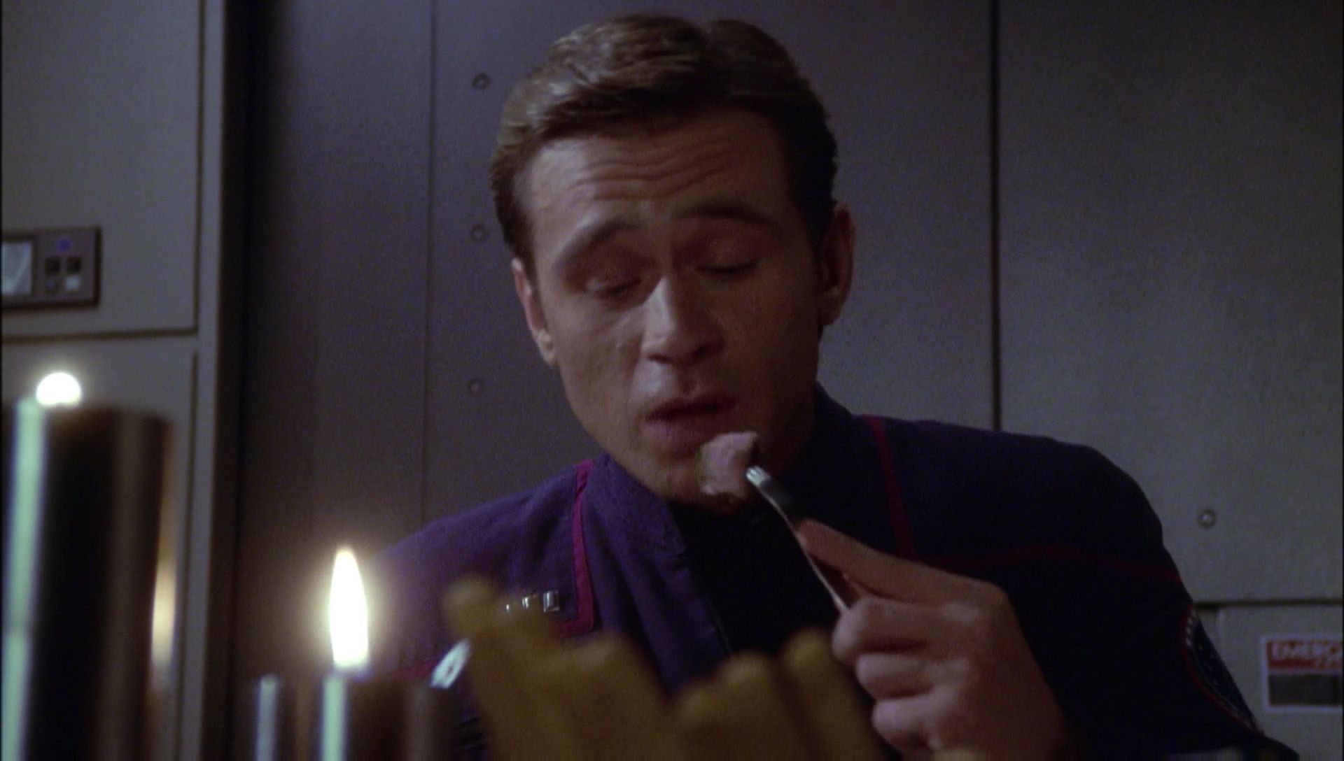 ariane179254_Enterprise_1x01-1x02_BrokenBow_1833.jpg