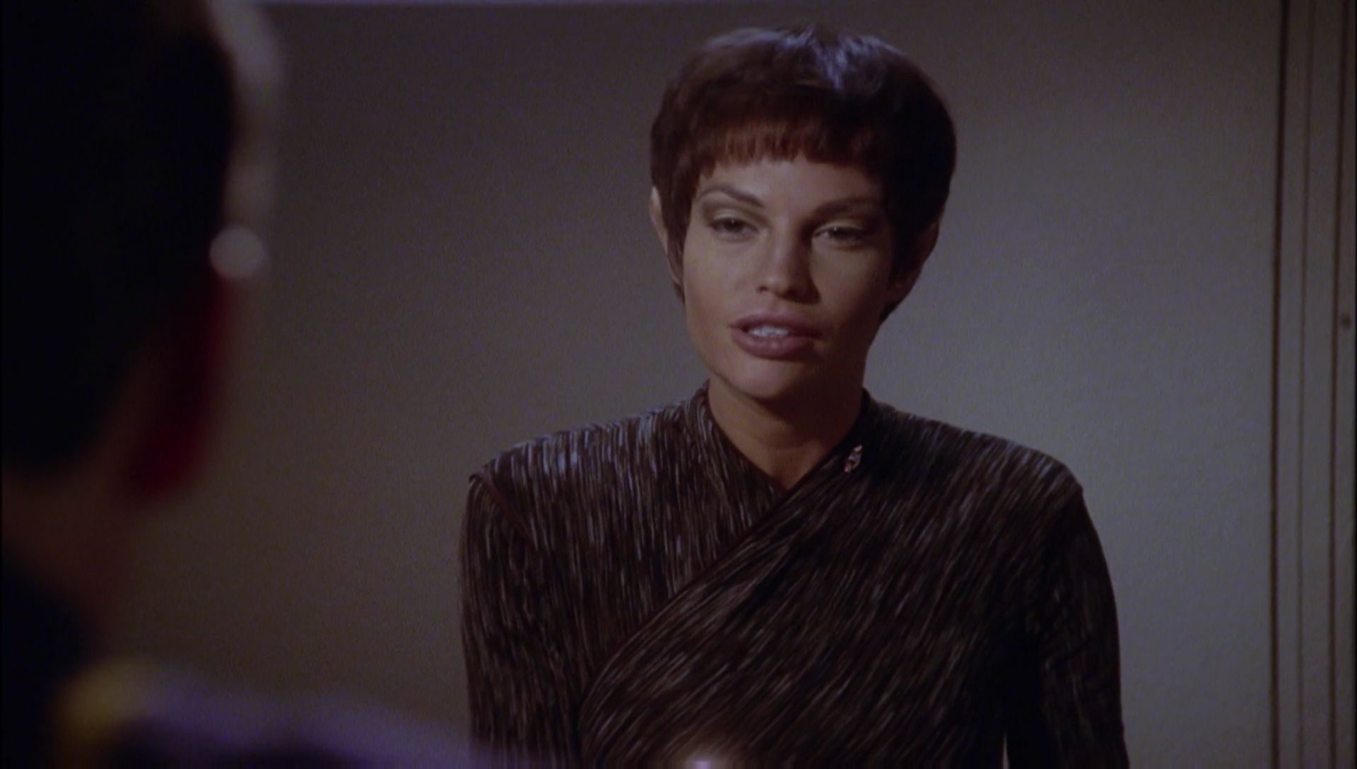 ariane179254_Enterprise_1x01-1x02_BrokenBow_1842.jpg
