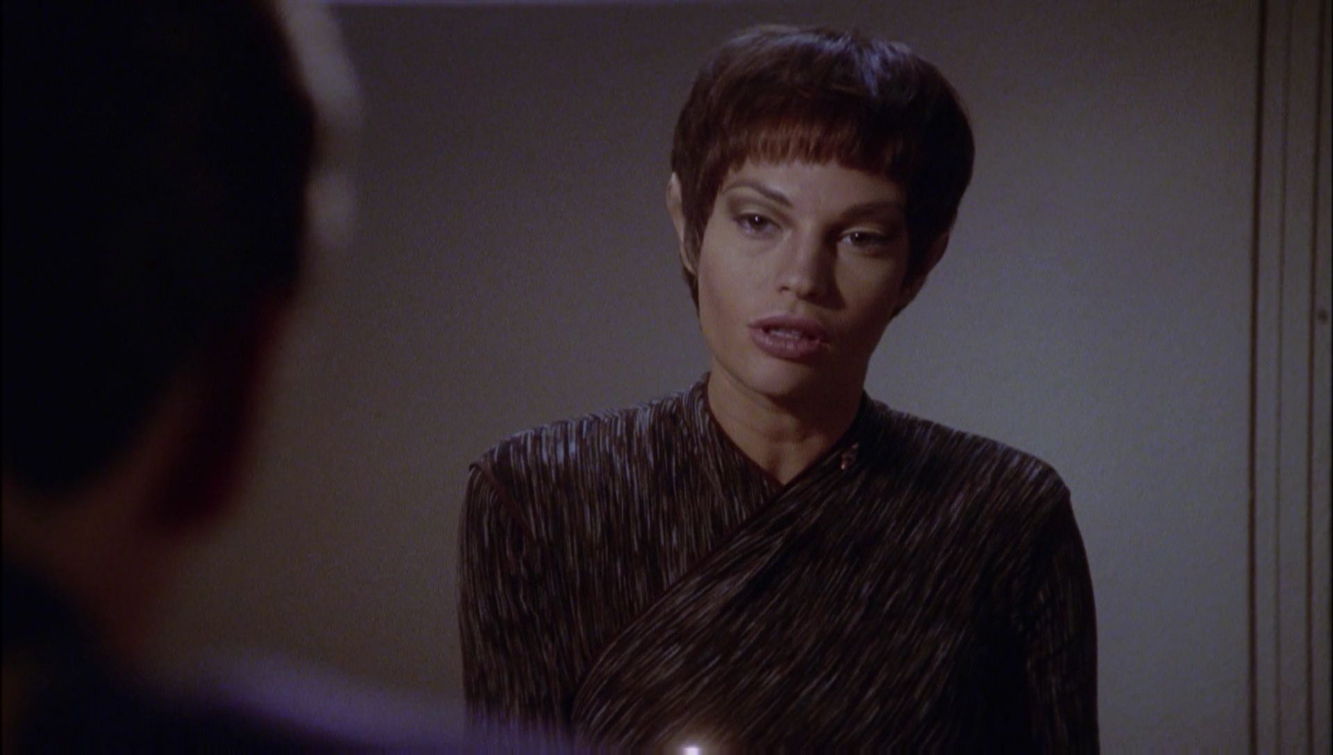 ariane179254_Enterprise_1x01-1x02_BrokenBow_1844.jpg