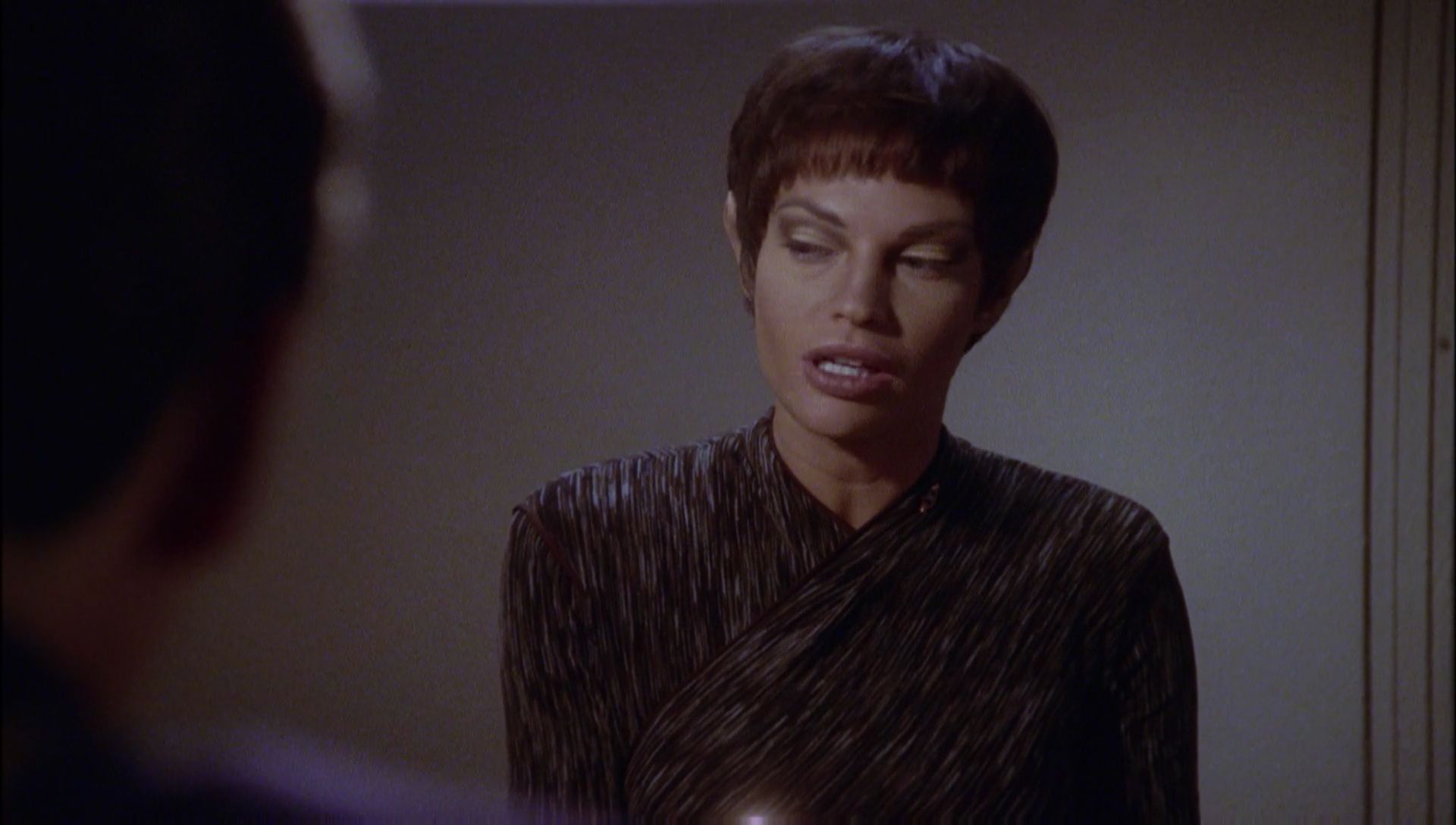 ariane179254_Enterprise_1x01-1x02_BrokenBow_1845.jpg