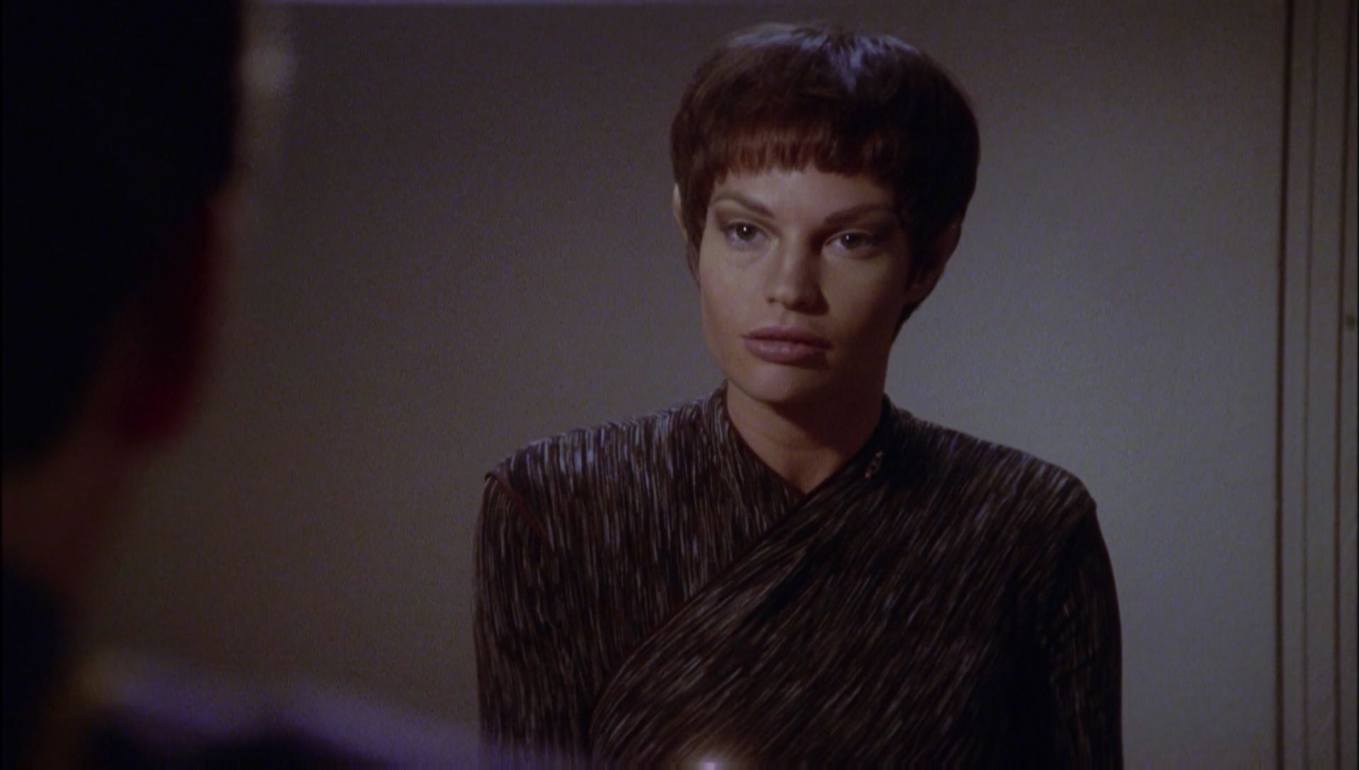 ariane179254_Enterprise_1x01-1x02_BrokenBow_1847.jpg