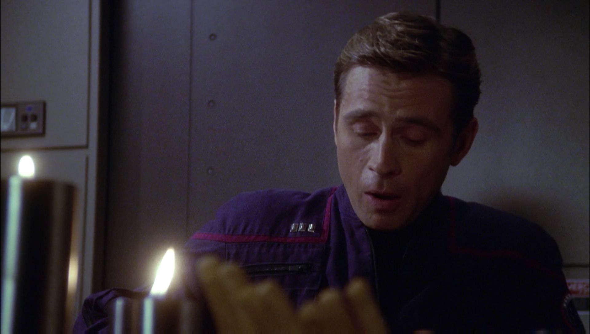 ariane179254_Enterprise_1x01-1x02_BrokenBow_1849.jpg