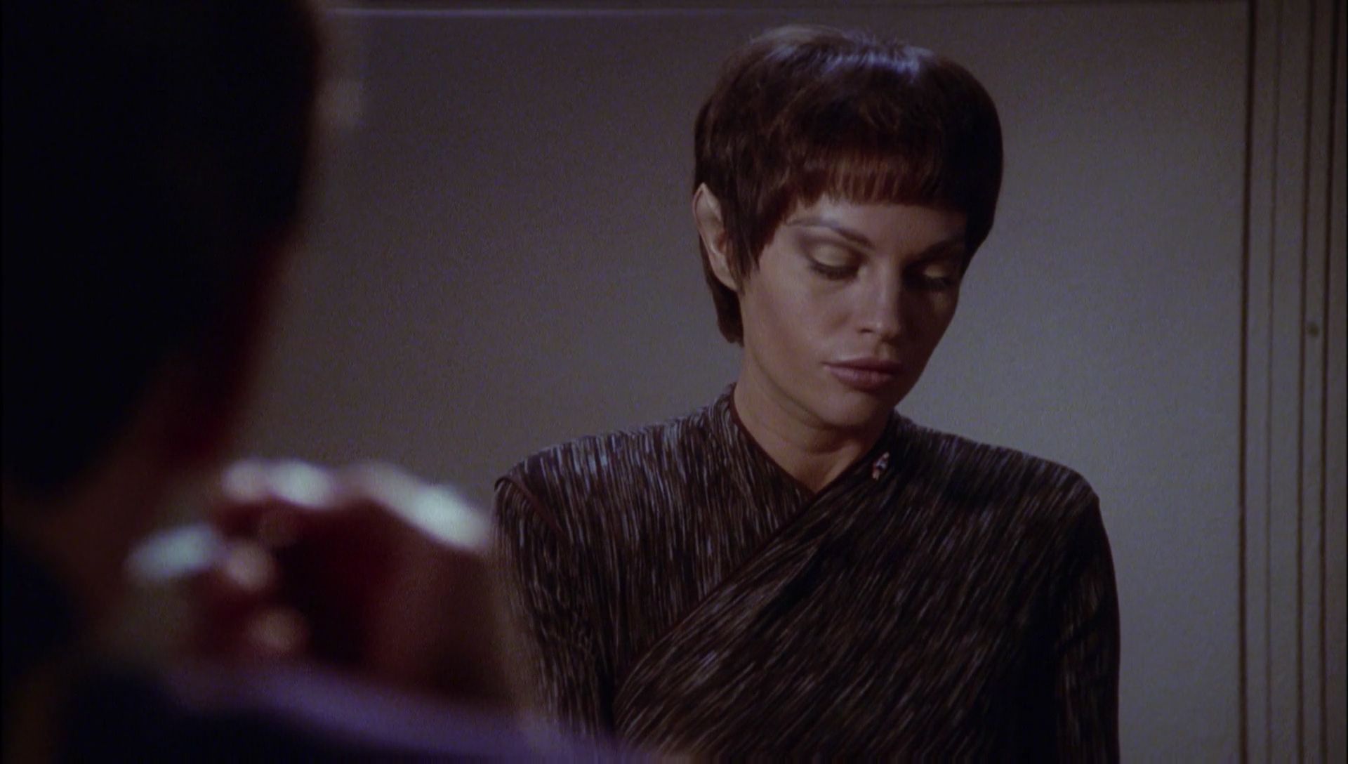 ariane179254_Enterprise_1x01-1x02_BrokenBow_1854.jpg