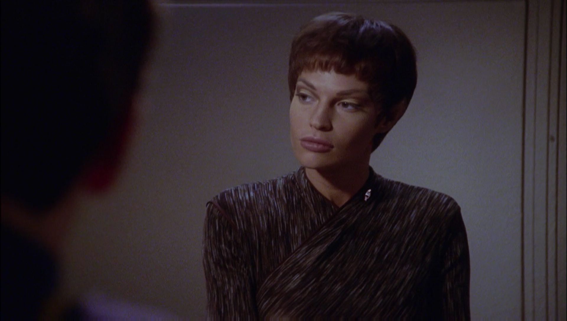 ariane179254_Enterprise_1x01-1x02_BrokenBow_1855.jpg