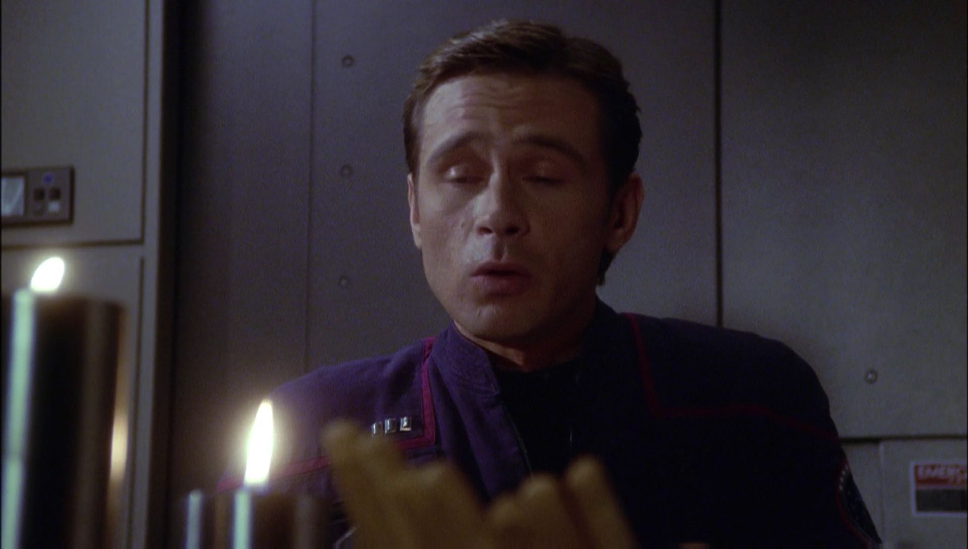 ariane179254_Enterprise_1x01-1x02_BrokenBow_1856.jpg