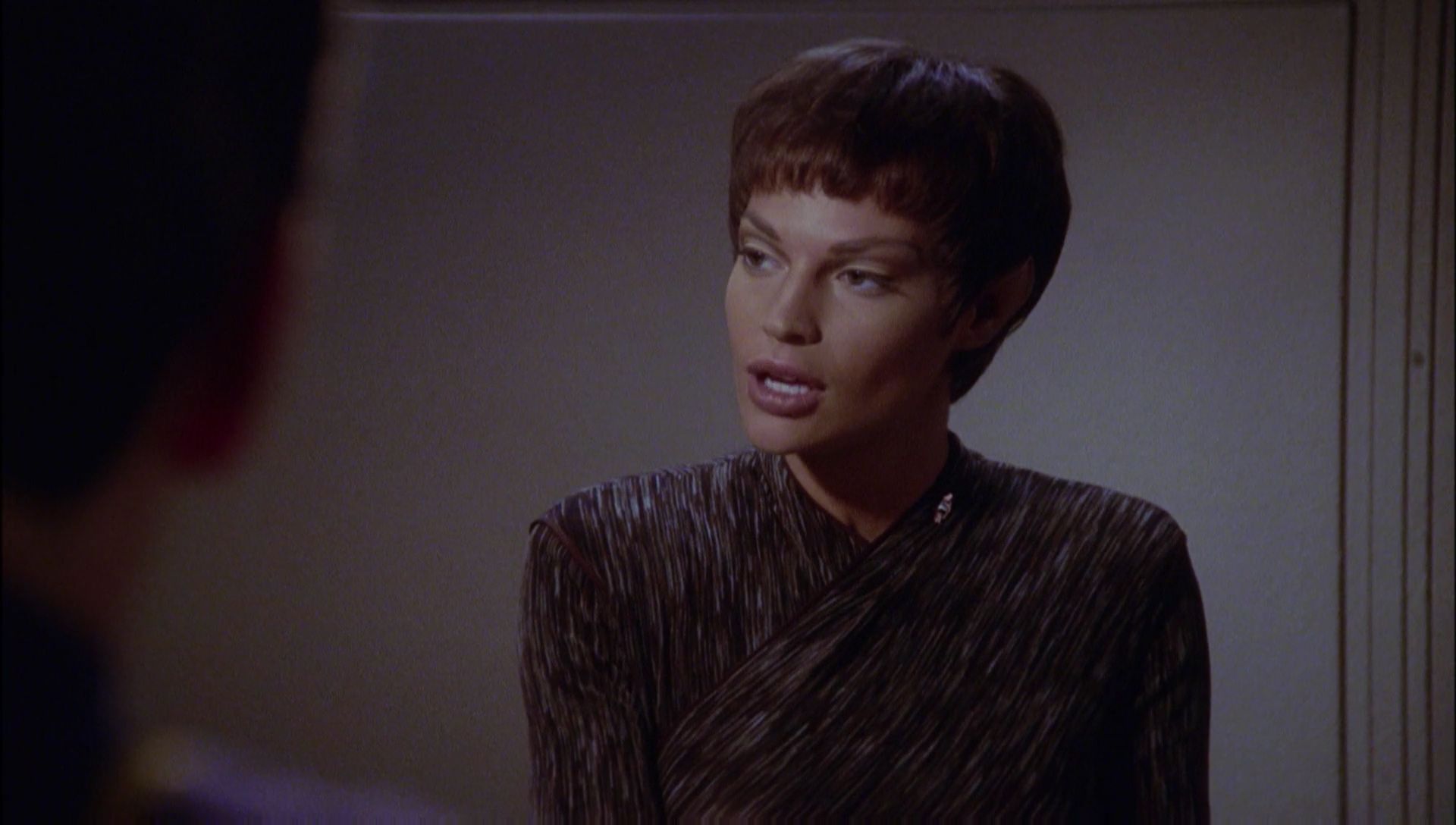 ariane179254_Enterprise_1x01-1x02_BrokenBow_1858.jpg
