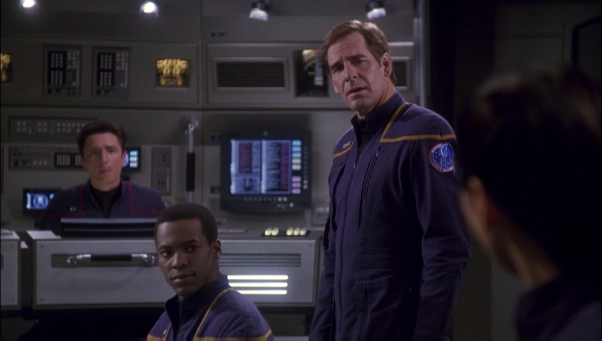 ariane179254_Enterprise_1x01-1x02_BrokenBow_1906.jpg