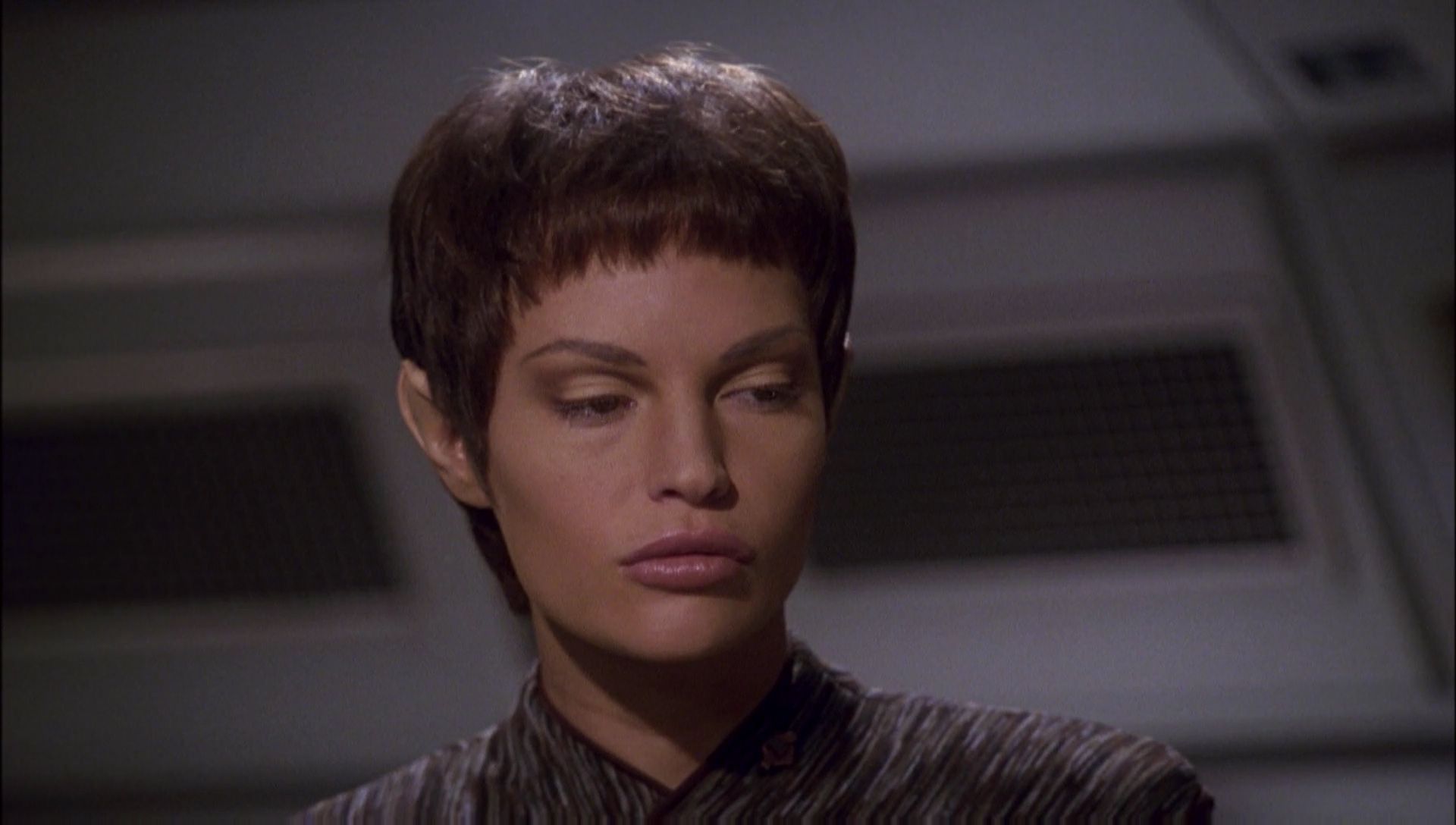 ariane179254_Enterprise_1x01-1x02_BrokenBow_1911.jpg