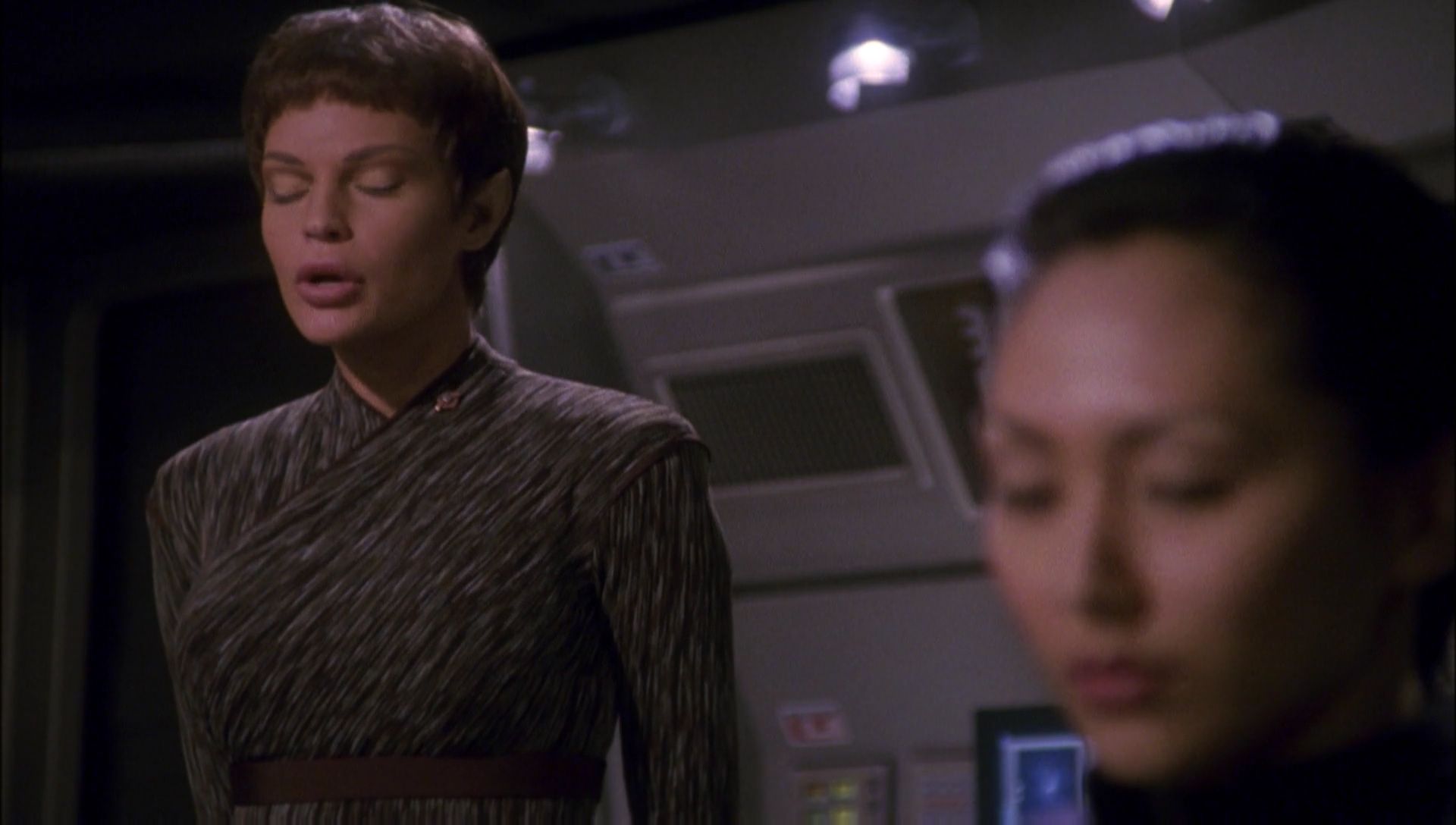 ariane179254_Enterprise_1x01-1x02_BrokenBow_1926.jpg