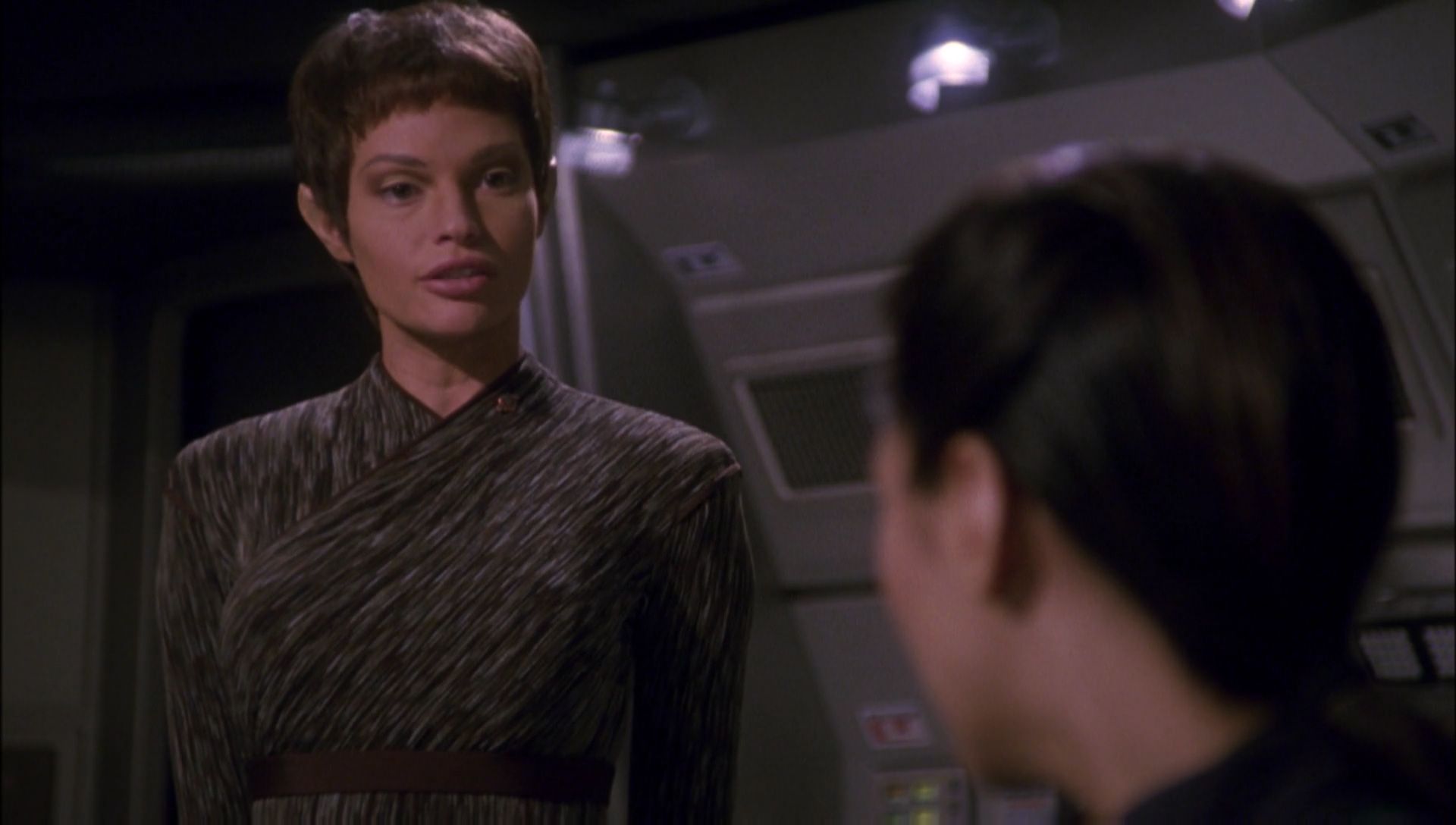 ariane179254_Enterprise_1x01-1x02_BrokenBow_1936.jpg